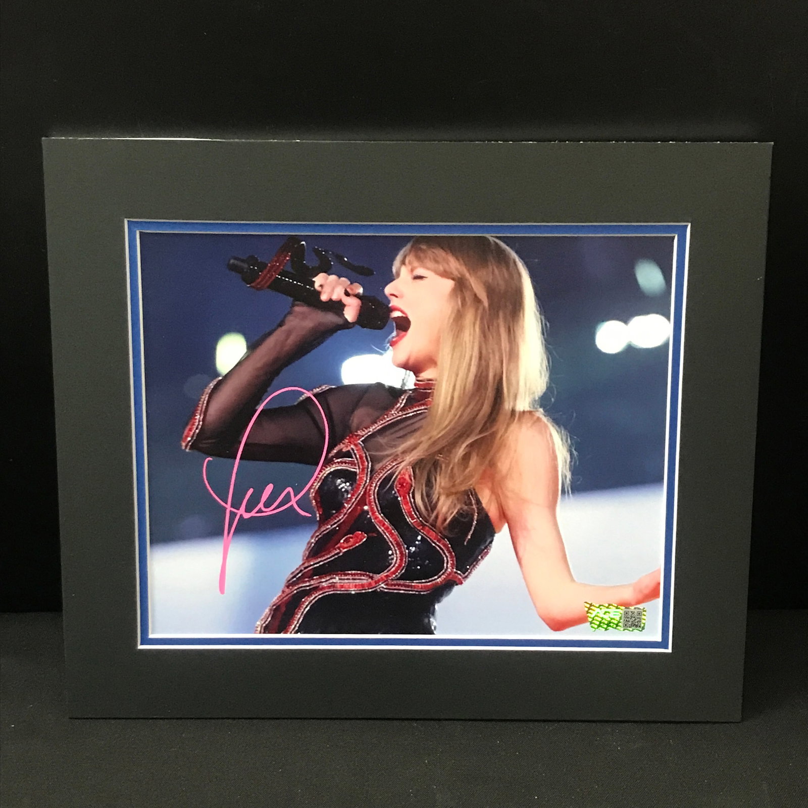 TAYLOR SWIFT SIGNED AND FRAMED - ACE COA: Prices are in Canadian dollars