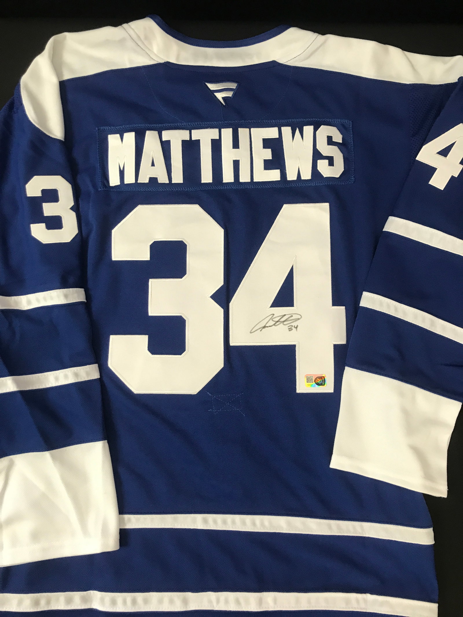 AUSTON MATTHEWS SIGNED TORONTO MAPLE LEAFS JERSEY - ELITE SPORTS COA: Prices are in Canadian dollars