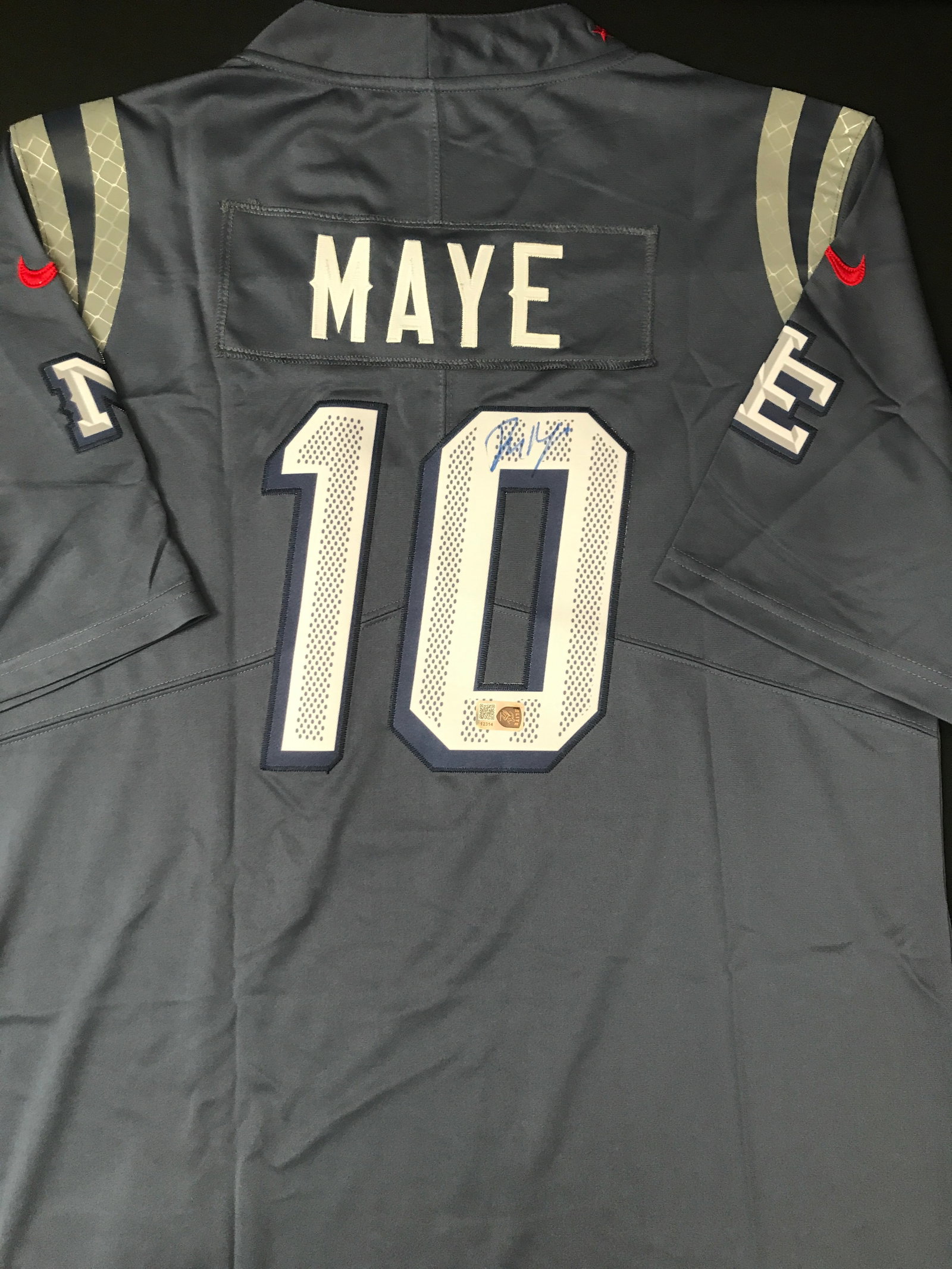 DRAKE MAYE SIGNED NEW ENGLAND PATRIOTS CUSTOM JERSEY - ELITE SPORTS COA: Prices are in Canadian dollars