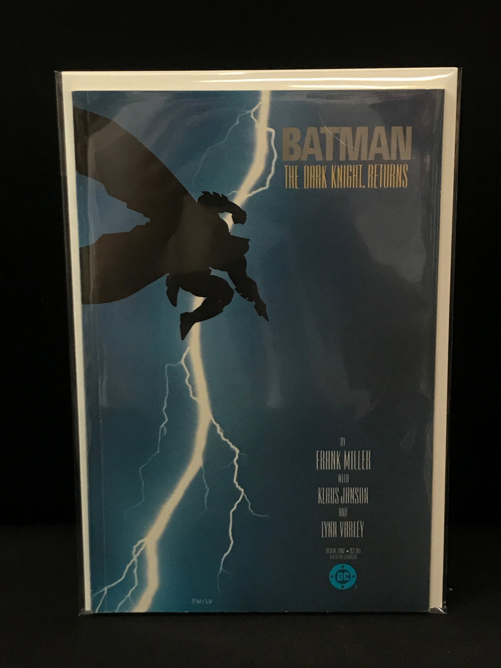 BATMAN THE DARK KNIGHT RETURNS GRAPHIC NOVEL - DC: Prices are in Canadian dollars