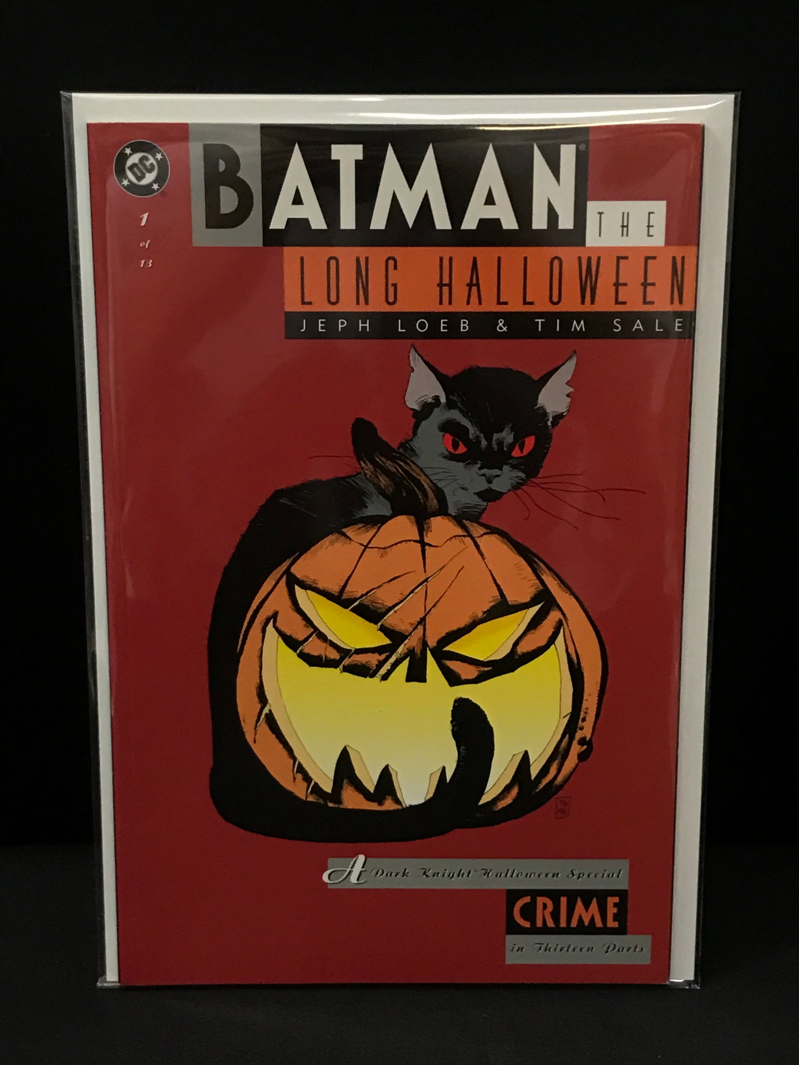 BATMAN THE LONG HALLOWEEN GRAPHIC NOVEL - DC COMICS (1 of 1)