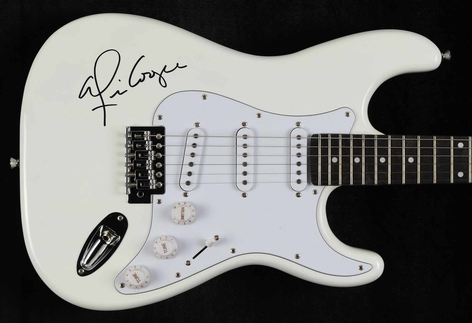 ALICE COOPER SIGNED ELECTRIC GUITAR - BECKETT COA (1 of 3)