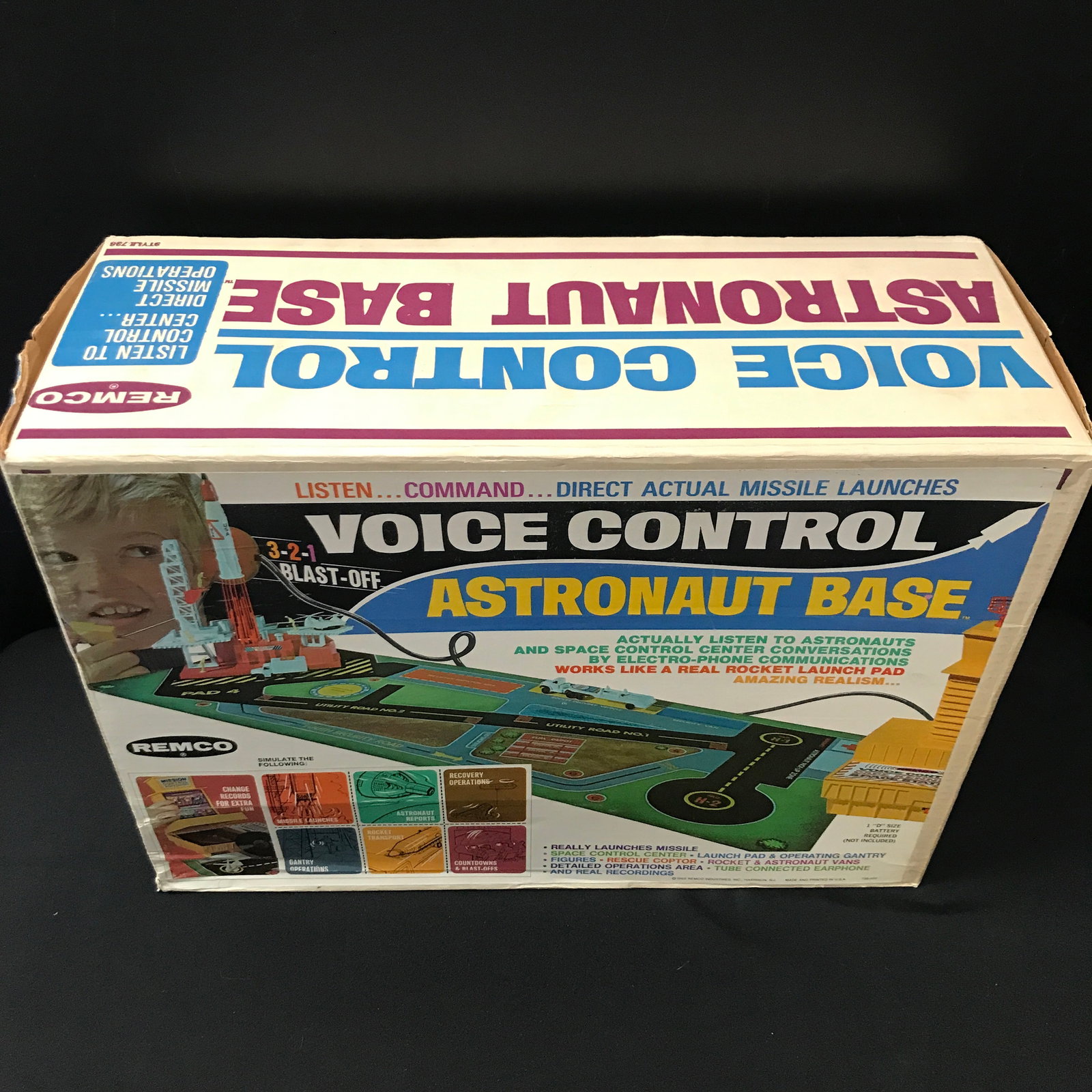 COMPLETE IN ORIGINAL BOX 1969 REMCO VOICE CONTROL ASTRONAUT BASE (1 of 2)