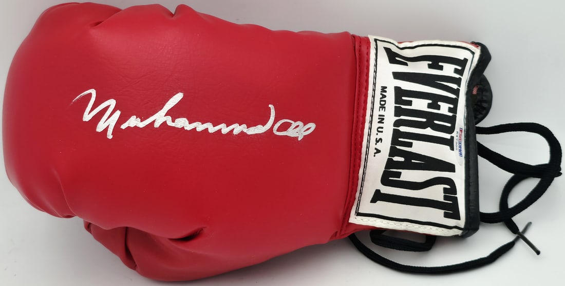 MUHAMMAD ALI SIGNED BOXING GLOVE - PSA COA (1 of 3)