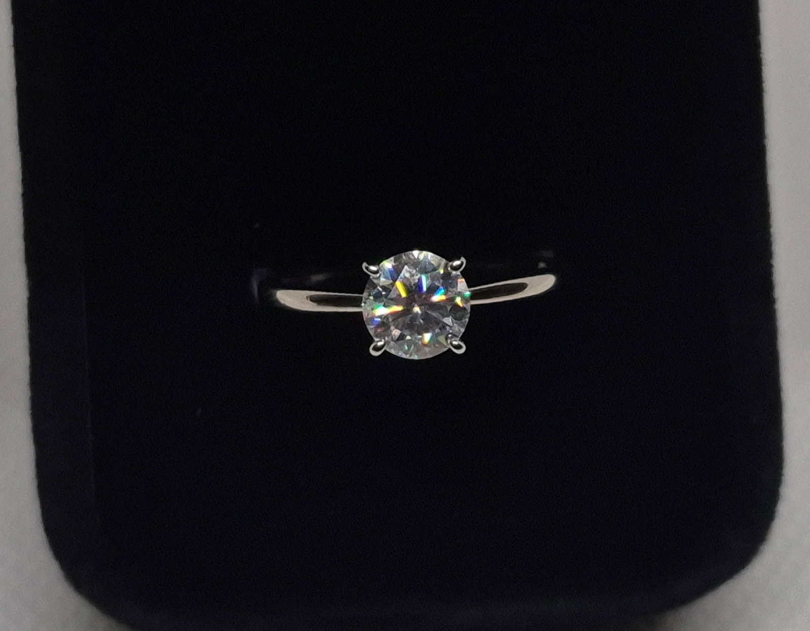 1.0 Carat Round Cut Sterling Silver Moissanite Ring WITH GRA REPORT: 1.0 Carat Round Cut Sterling Silver Moissanite Ring1 x 1 Carat Round Cut MoissaniteAll = VVS1 / D925 Sterling SilverPrices are in Canadian dollars
