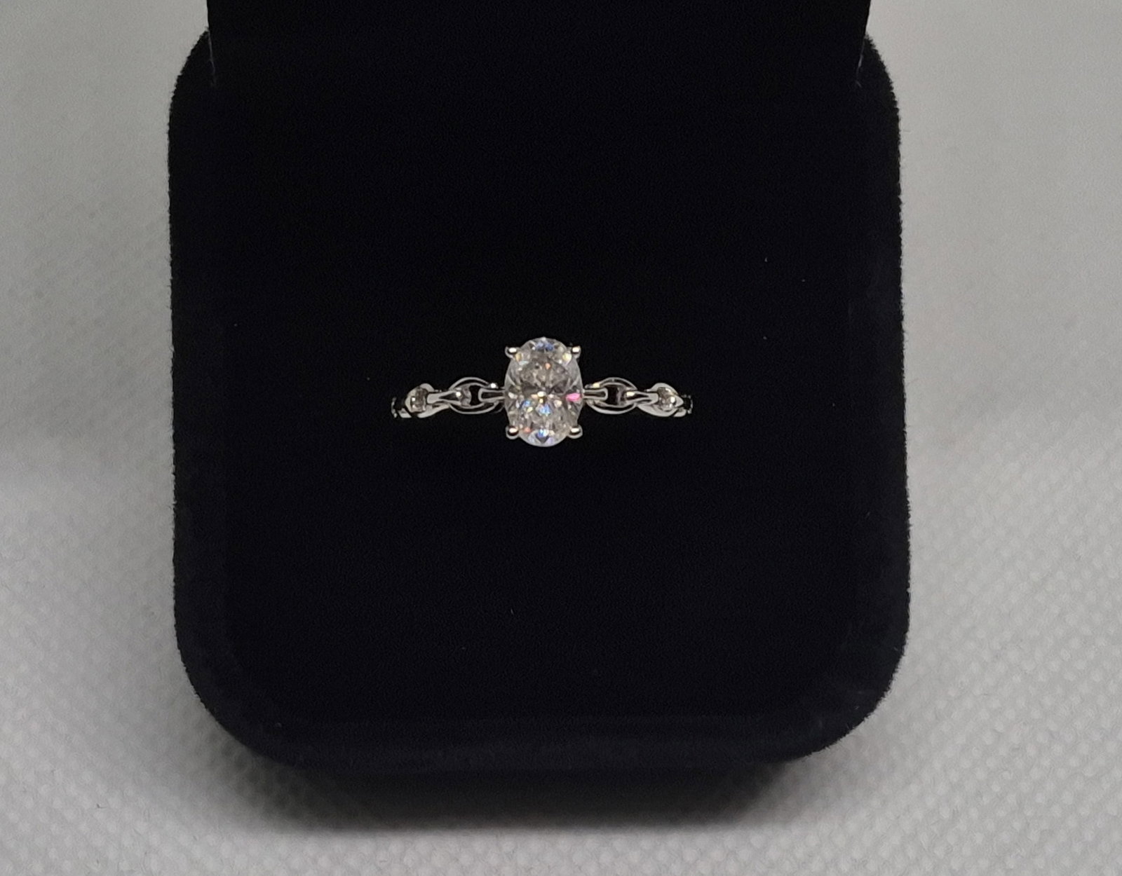 1CT MOISSANITE OVAL RING CLARITY VVS1 WITH GRA REPORT (1 of 4)
