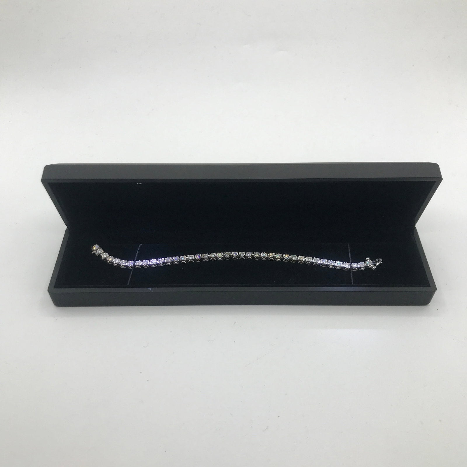 3.7 CT TOTAL WEIGHT VS 1 LAB GROWN DIAMOND TENNIS BRACELET: Prices are in Canadian dollars
