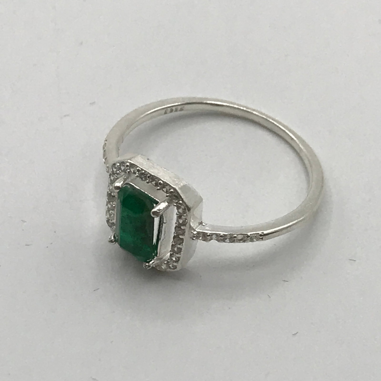 EMERALD RING .6CTS GREEN WITH AA CLARITY - JEWEL SCAN APPRAISAL $2,136 (1 of 3)