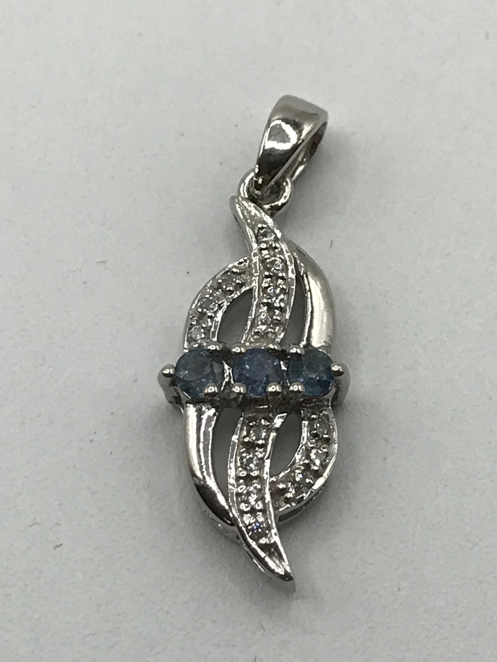 BLUE SAPHIRE PENDANT .45 CTS BLUE CLARITY AA - JEWEL SCAN APPRAISAL $2,106: Prices are in Canadian dollars