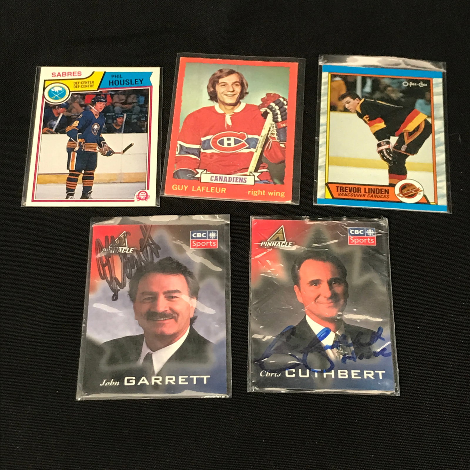 LOT OF 5 SPORTS TRADING CARDS IN INDIVIDUAL SLEEVES: Prices are in Canadian dollars