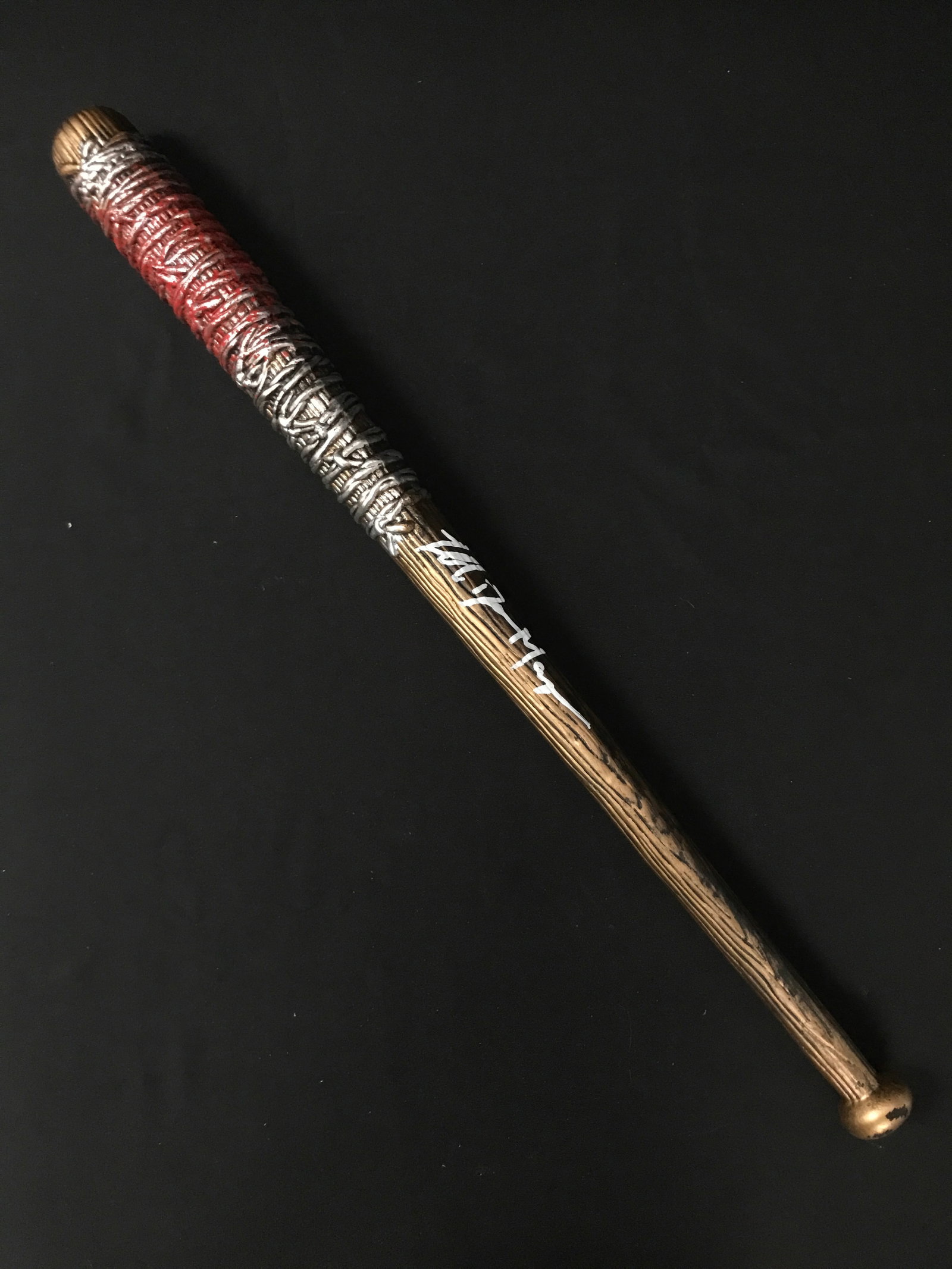 JEFFREY DEAN MORGAN SIGNED WALKING DEAD BASEBALL BAT - KB COA: Prices are in Canadian dollars