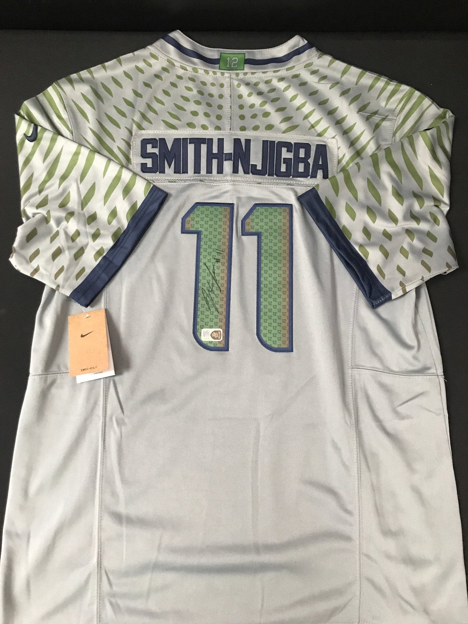 JAXON SMITH-NJIBA SIGNED SEATTLE SEAHAWKS CUSTOM JERSEY - ELITE SPORTS COA (1 of 3)