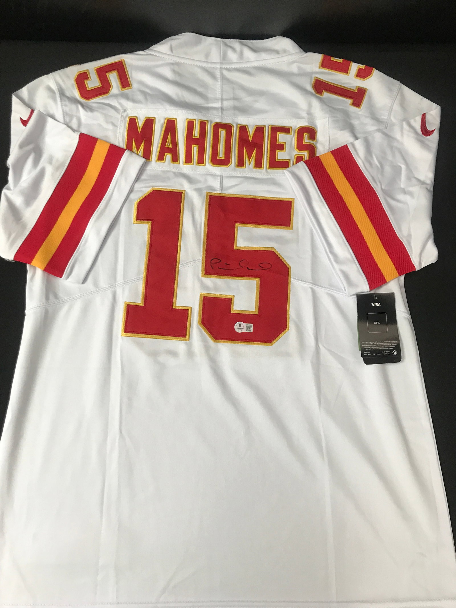 PATRICK MAHOMES SIGNED KANSAS CITY CHIEFS JERSEY - BECKETT COA: Prices are in Canadian dollars