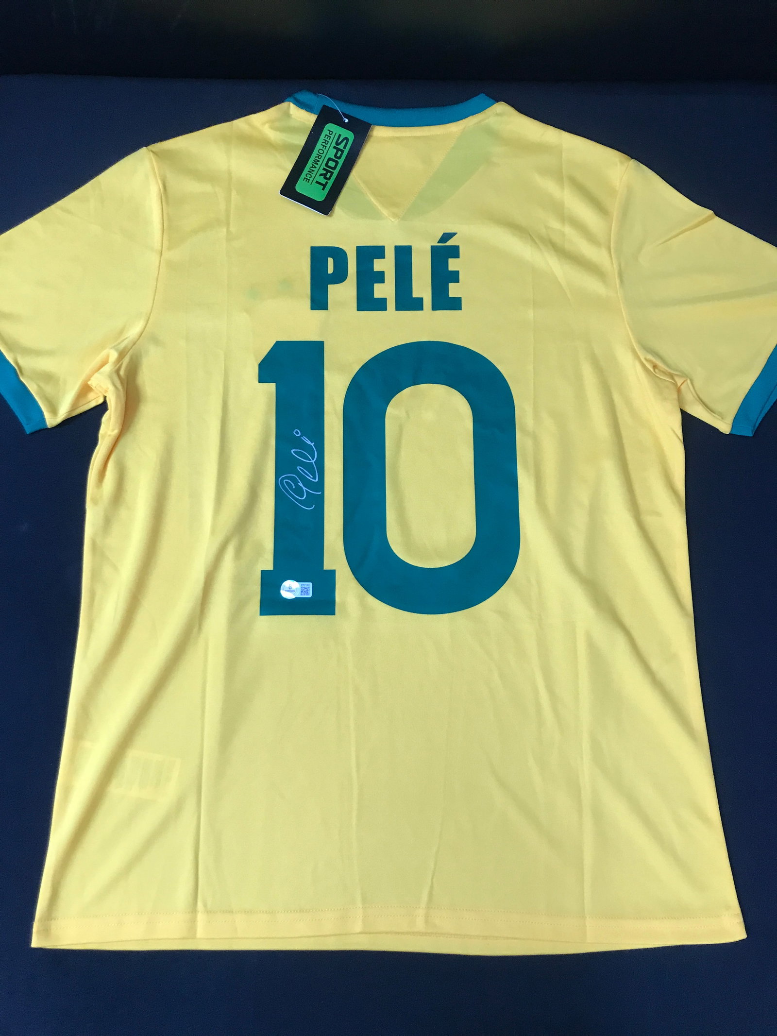 PELE SIGNED BRAZIL JERSEY - BECKETT COA (1 of 3)