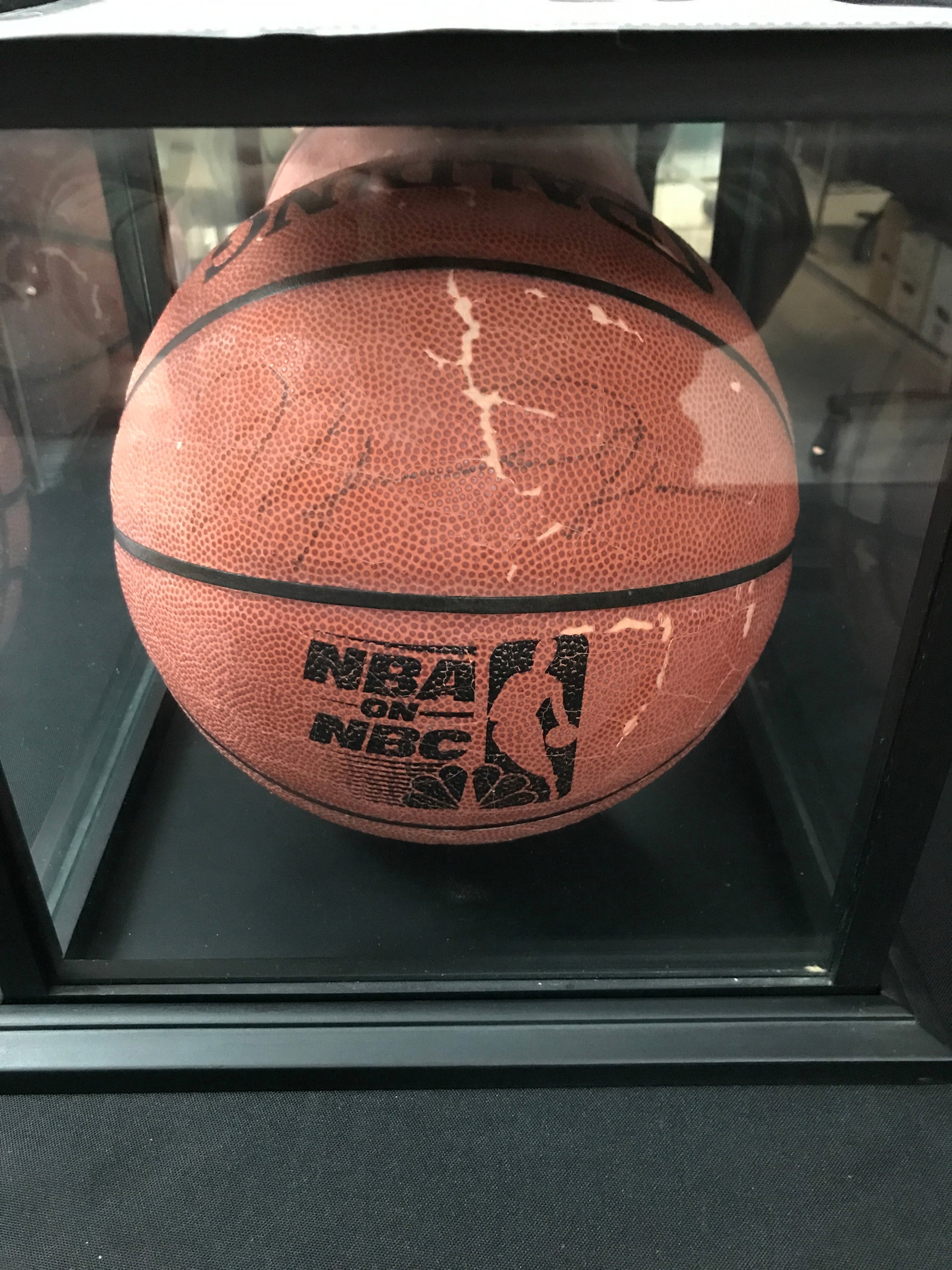MICHAEL JORDAN SIGNED BASKETBALL IN DISPLAY CASE - BECKETT LOA (1 of 3)