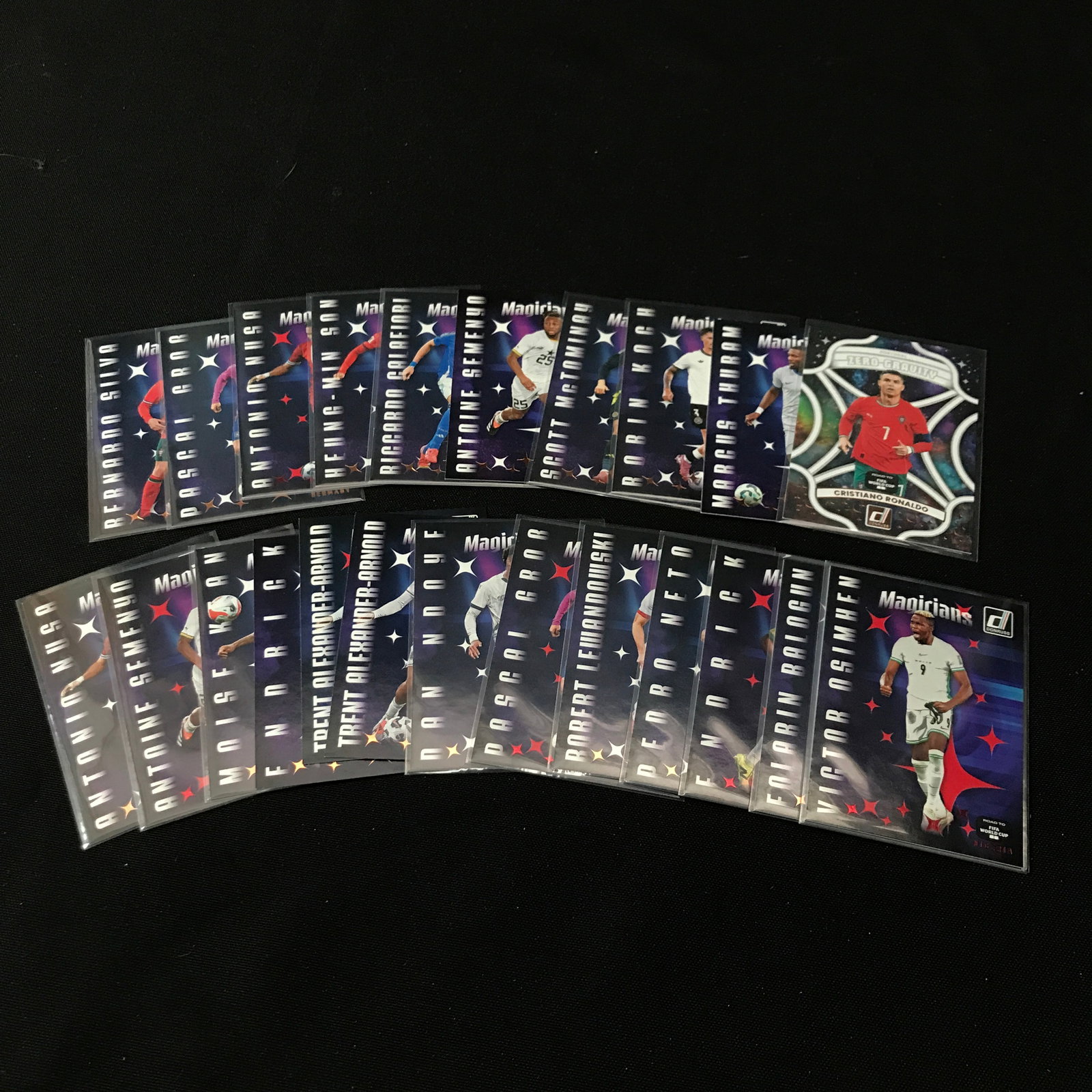 LOT OF LOOSE DONRUSS SOCCER TRADING CARDS: Prices are in Canadian dollars