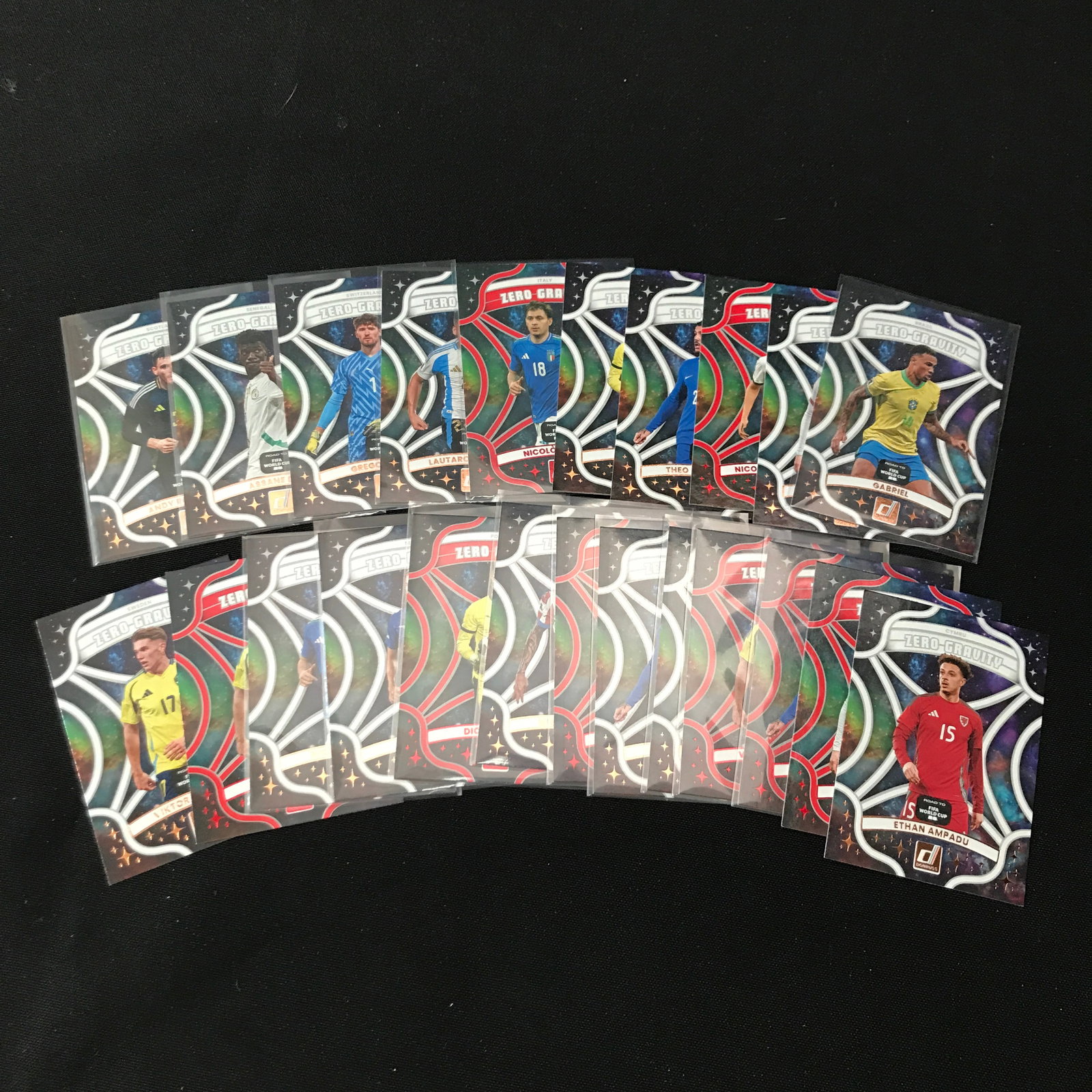 LOT OF LOOSE DONRUSS SOCCER TRADING CARDS: Prices are in Canadian dollars