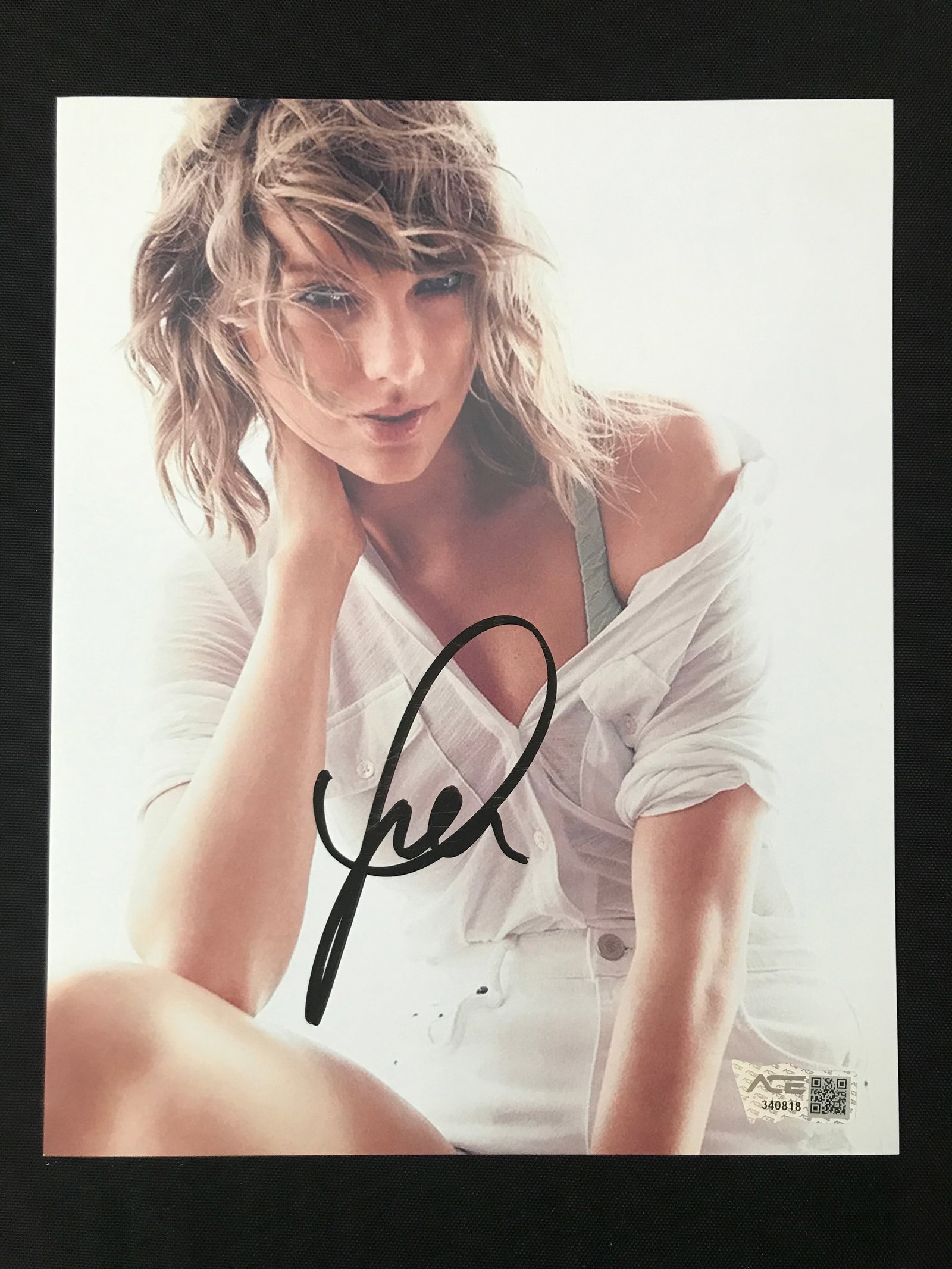 TAYLOR SWIFT SIGNED 8X10 - ACE COA: Prices are in Canadian dollars