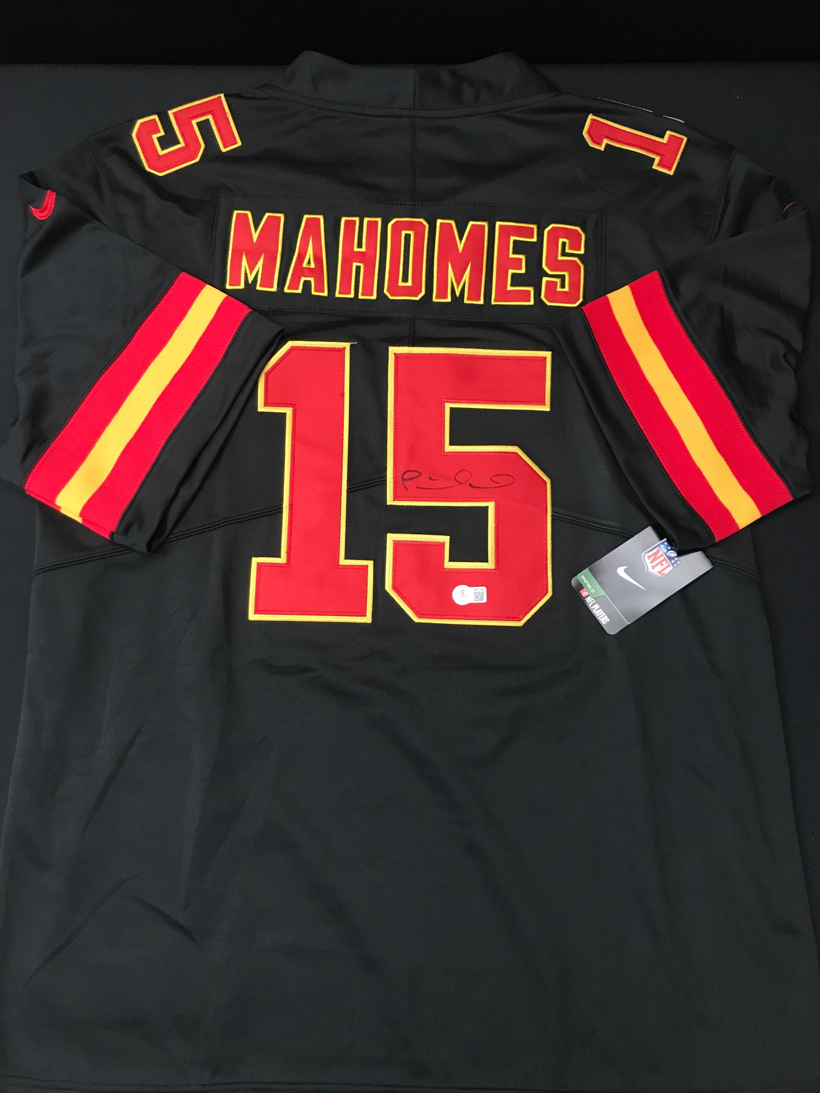 PATRICK MAHOMES SIGNED KANSAS CITY CHIEFS JERSEY - BECKETT COA (1 of 3)