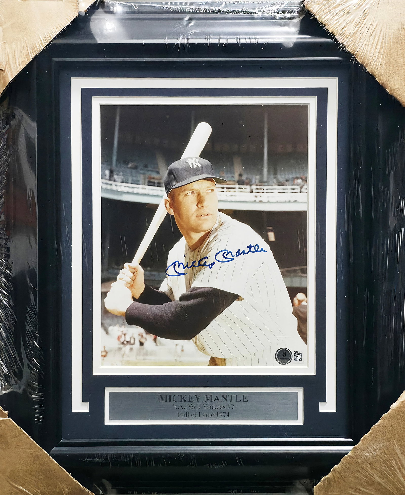 MICKEY MANTLE SIGNED AND FRAMED 8X10 - BECKETT COA (1 of 3)