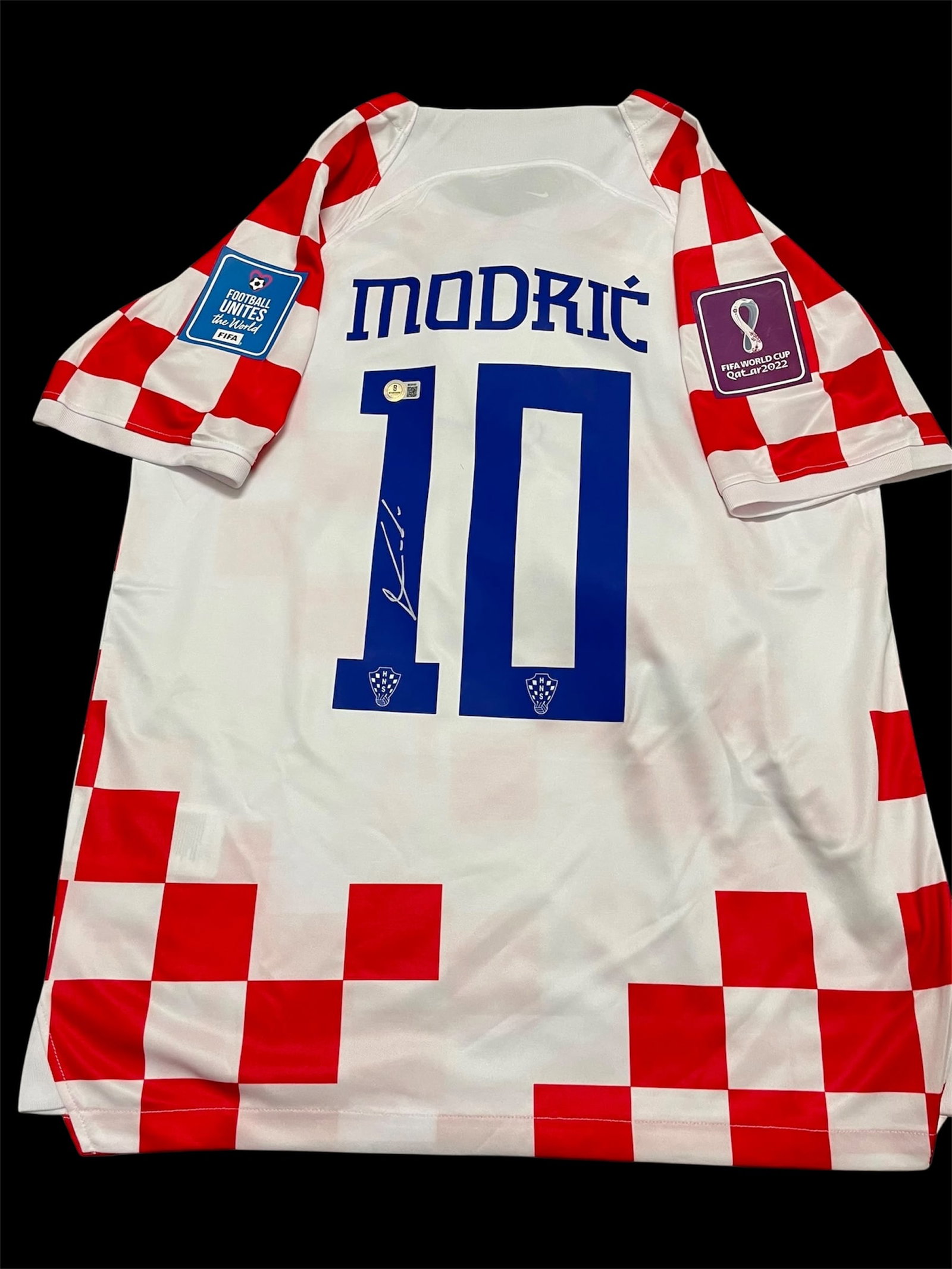 LUKA MODRIC SIGNED CROATIA SOCCER JERSEY - BECKETT COA (1 of 2)