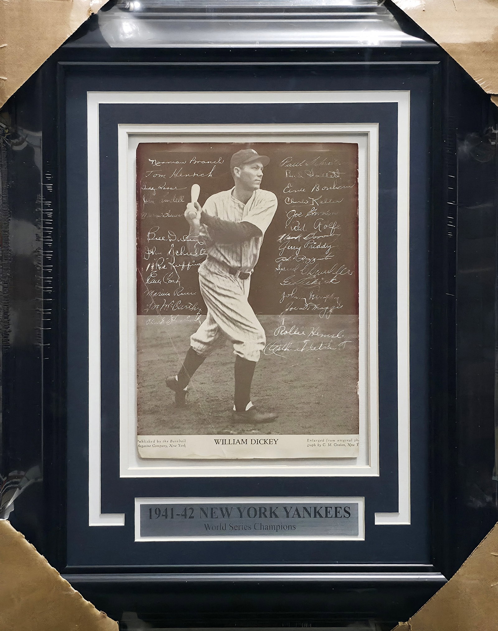 1941-42 NEW YORK YANKEES PHOTO SIGNED BY 27 PLAYER WITH BECKETT LOA: Prices are in Canadian dollars