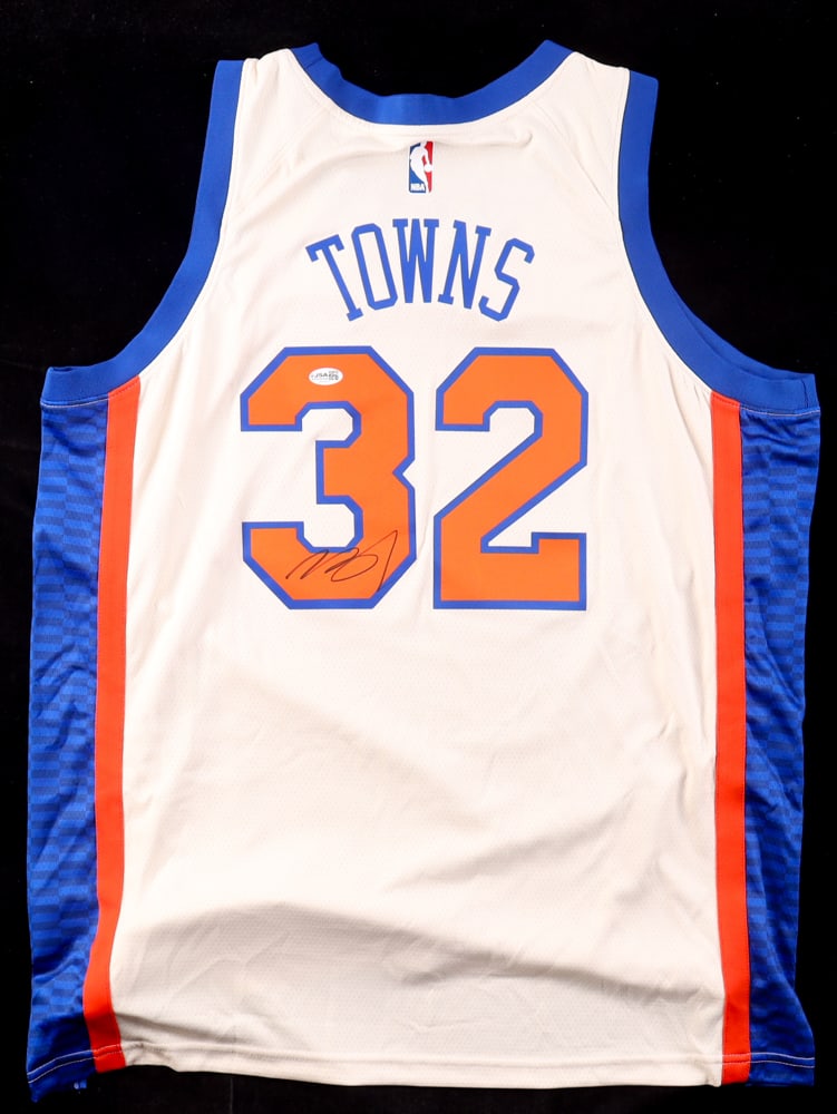 KARL-ANTHONY TOWN SIGNED NEW YORK KNICKS BASKETBALL JERSEY - JSA COA (1 of 3)