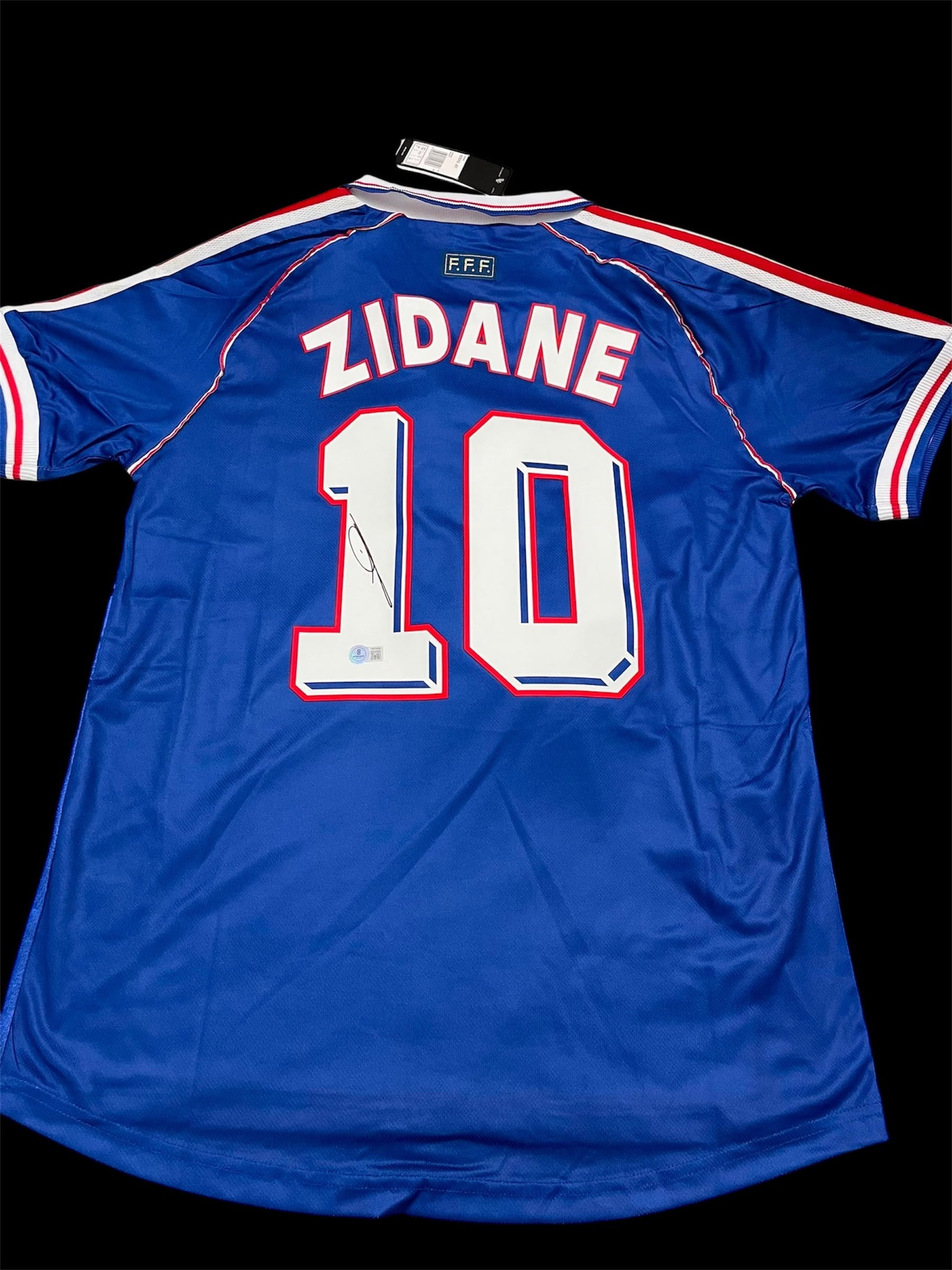 ZENEDINE ZIDANE SIGNED FRANCE SOCCER JERSEY - BECKETT COA: Prices are in Canadian dollars