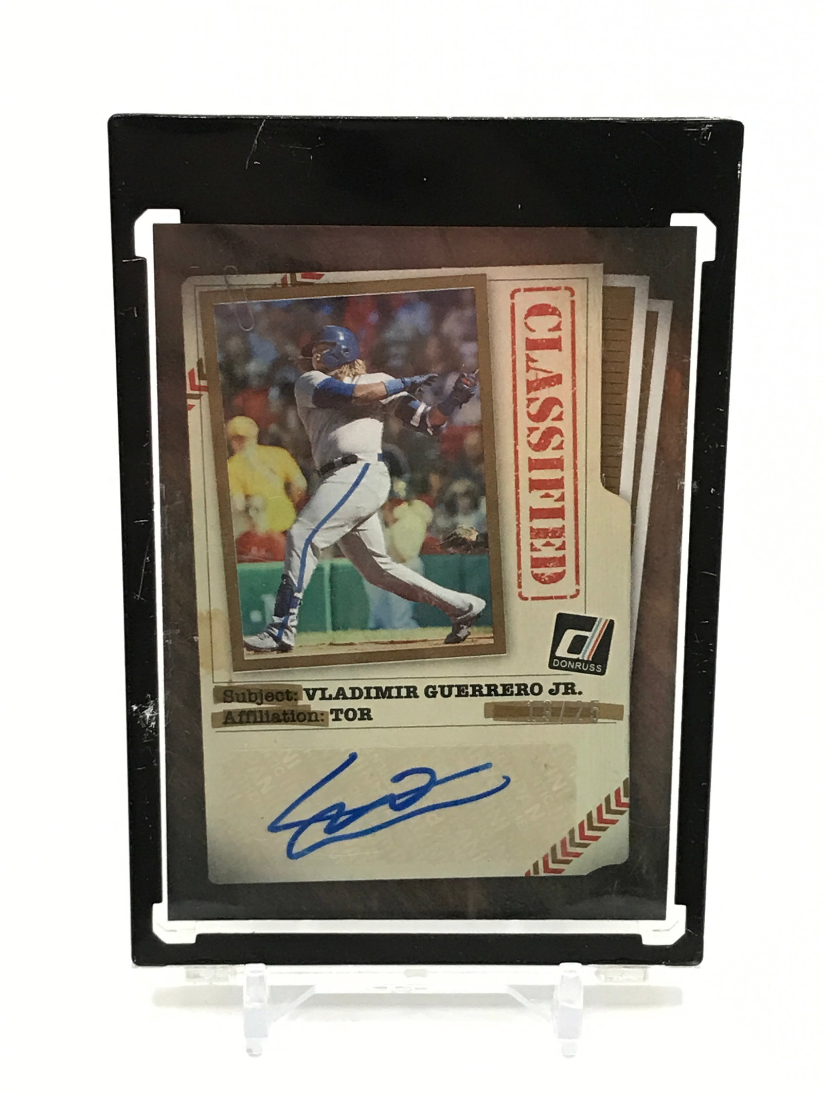 2020 PANINI DONRUSS BASEBALL VLADIMIR GUERRERO JR SIGNED TRADING CARD (1 of 2)
