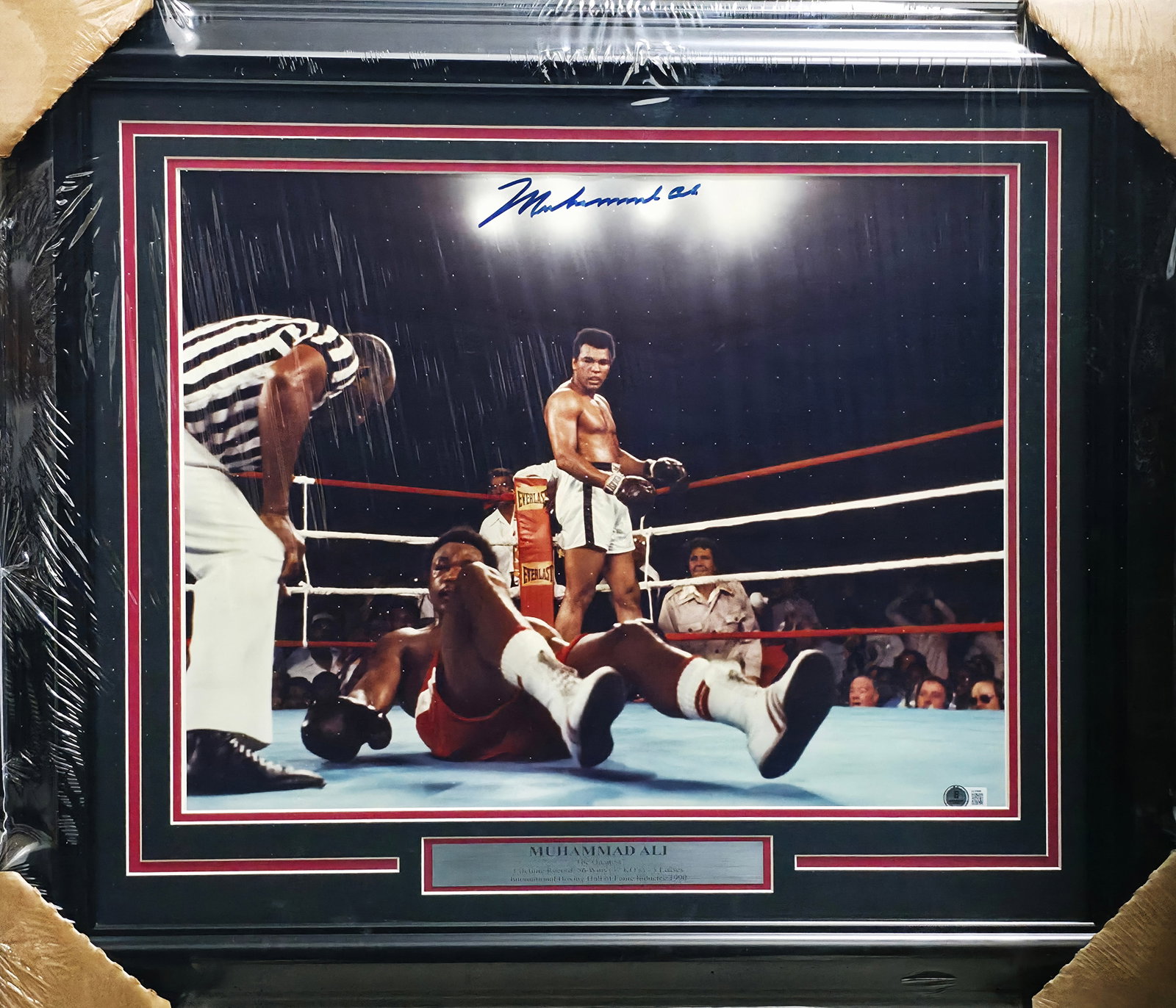 MUHAMMAD ALI SIGNED AND FRAMED 16 X 20 PICTURE - BECKETT COA (1 of 1)