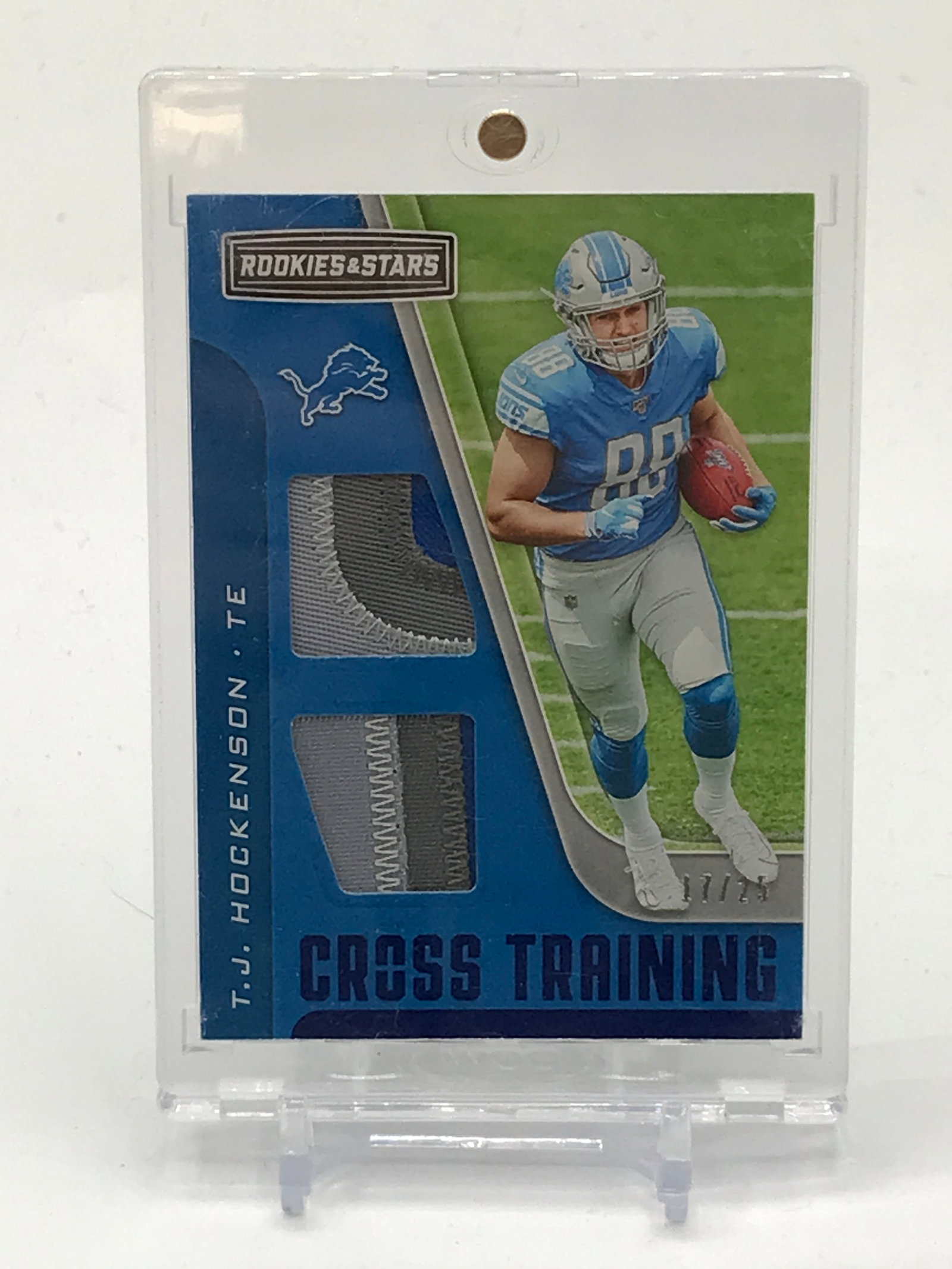 2019 PANINI ROOKIES AND STARS FOOTBALL T.J HOCKENSEN CROSS TRAINING DUAL PATCH TRADING CARD 17/25 (1 of 2)