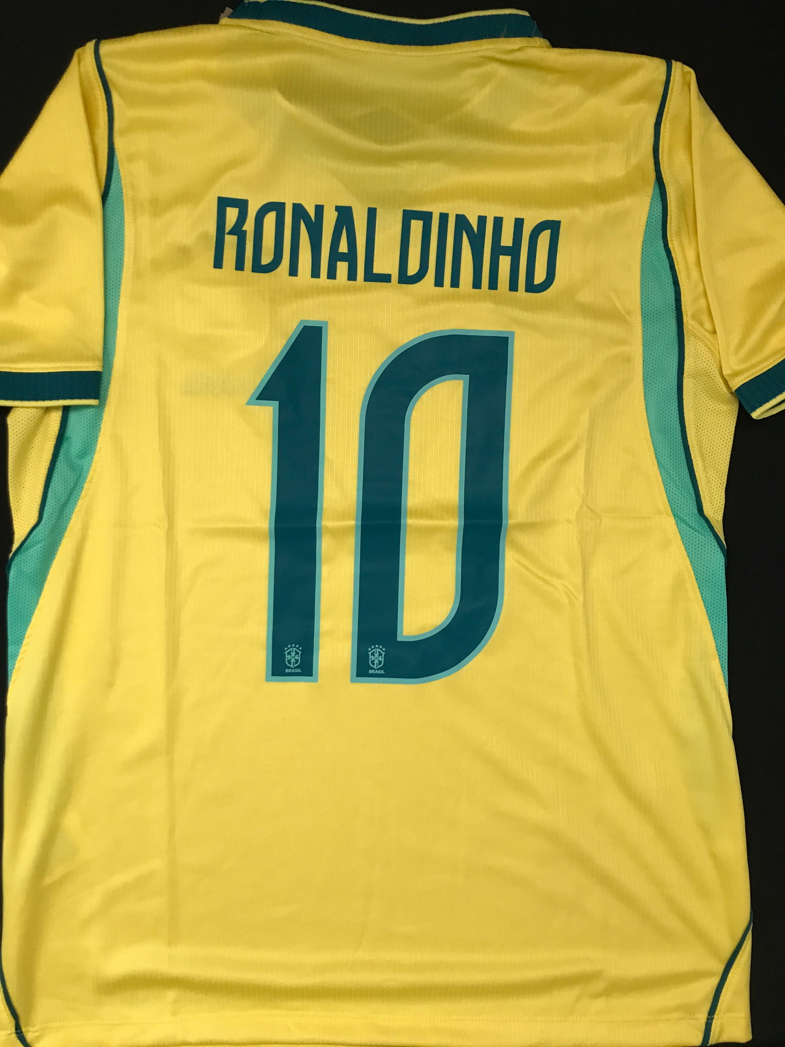 NEW WITH TAGS RONALDHINO BRAZIL SOCCER JERSEY: Prices are in Canadian dollars