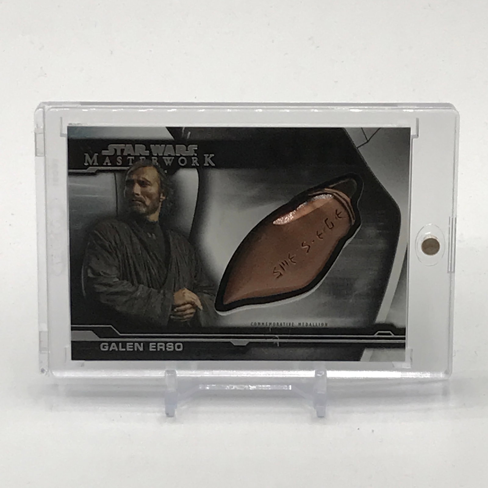 STAR WARS MASTERWORKS ARTIFACT MEDALLION IMPERIAL RANK BADGE TRADING CARD (1 of 2)