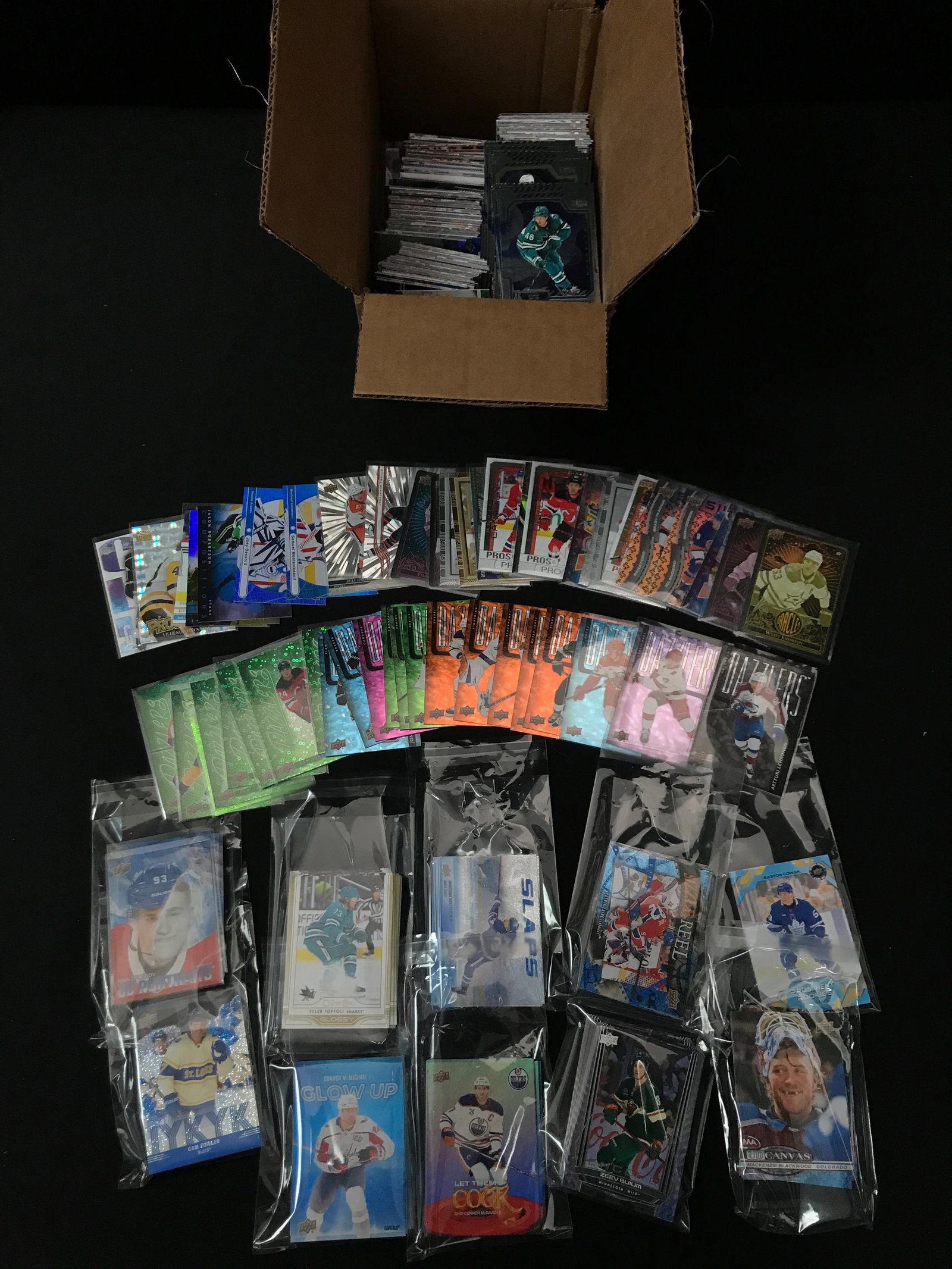 LARGE LOT OF MIXED HOCKEY TRADING CARDS: Prices are in Canadian dollars