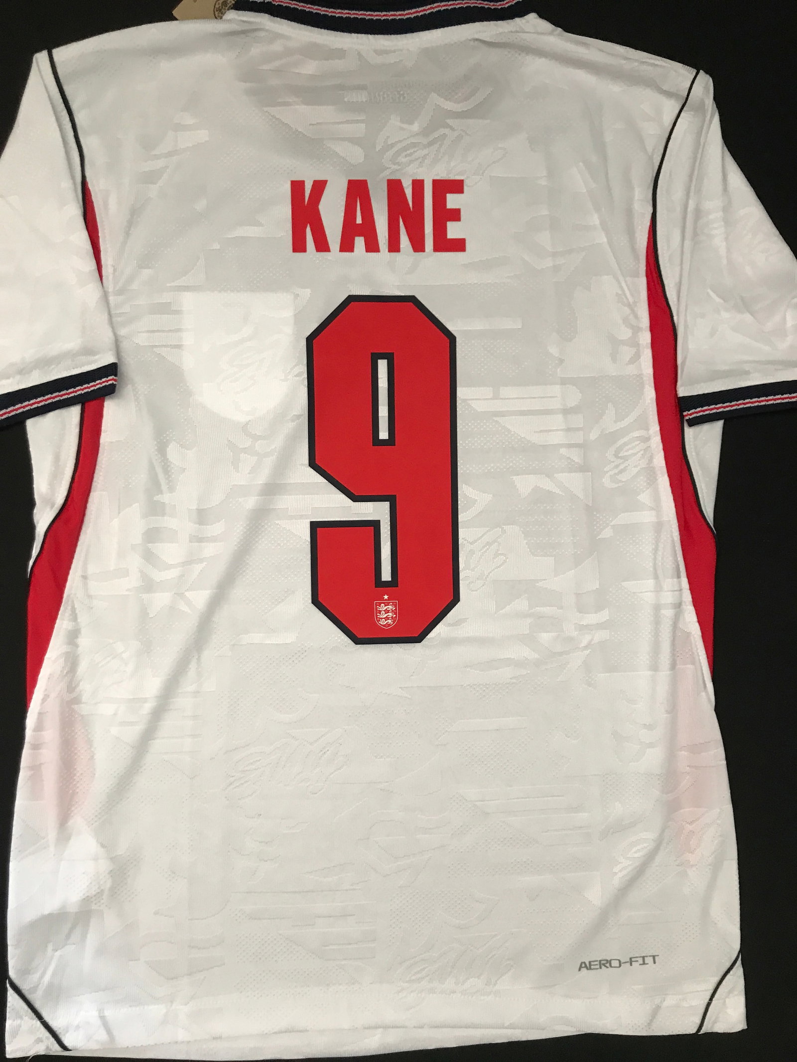 HARRY KANE ENGLAND NEW WITH TAGS SOCCER JERSEY: Prices are in Canadian dollars