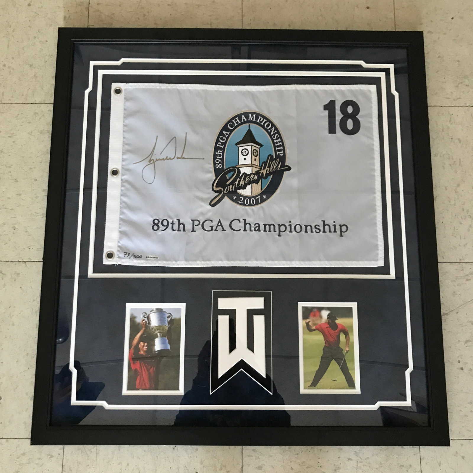 120 X 24 LTD EDITION TIGER WOODS SIGNED FLAG DISPLAY 73/500 UPPER DECK COA (1 of 3)