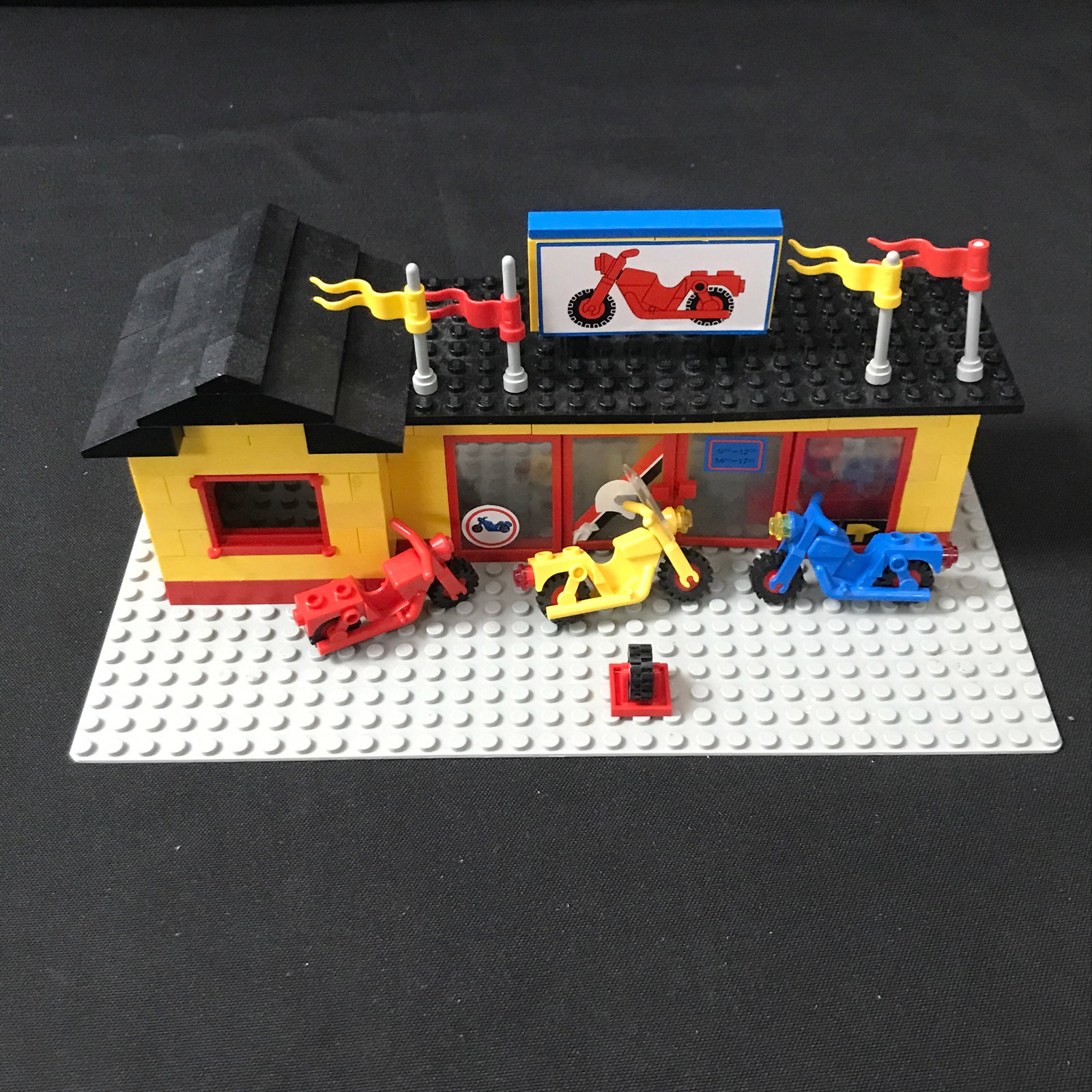VINTAGE LEGO NO.6373 MOTORCYLCE SHOP BUILT COMPLETE: Prices are in Canadian dollars