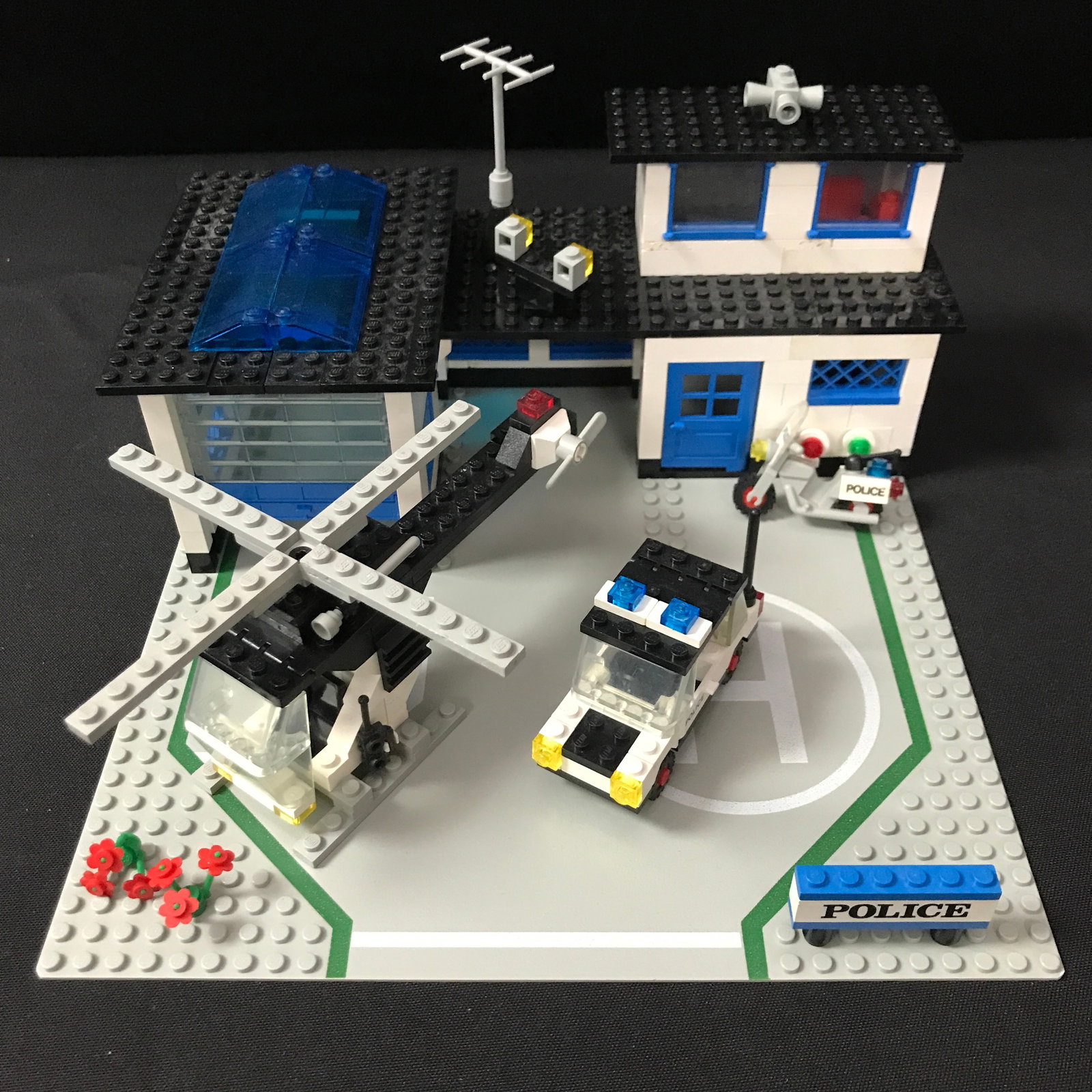 VINTAGE LEGO CITY NO.6384 POLICE STATION BUILT COMPLETE (1 of 1)
