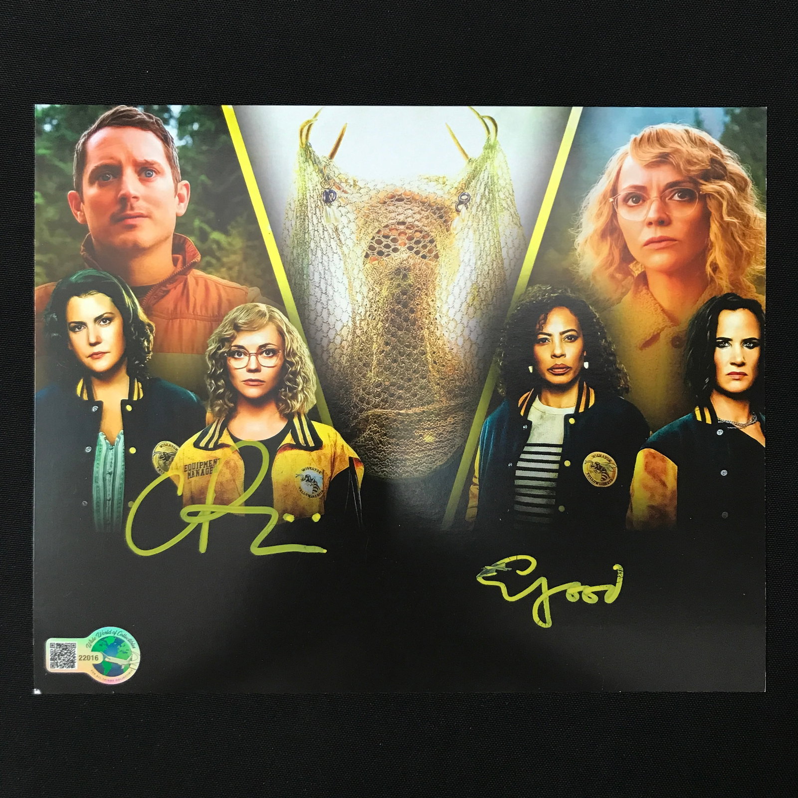 CHRISTINA RICCI AND ELIJAH WOOD SIGNED YELLOWJACKETS 8X10 - WWOC COA: Prices are in Canadian dollars