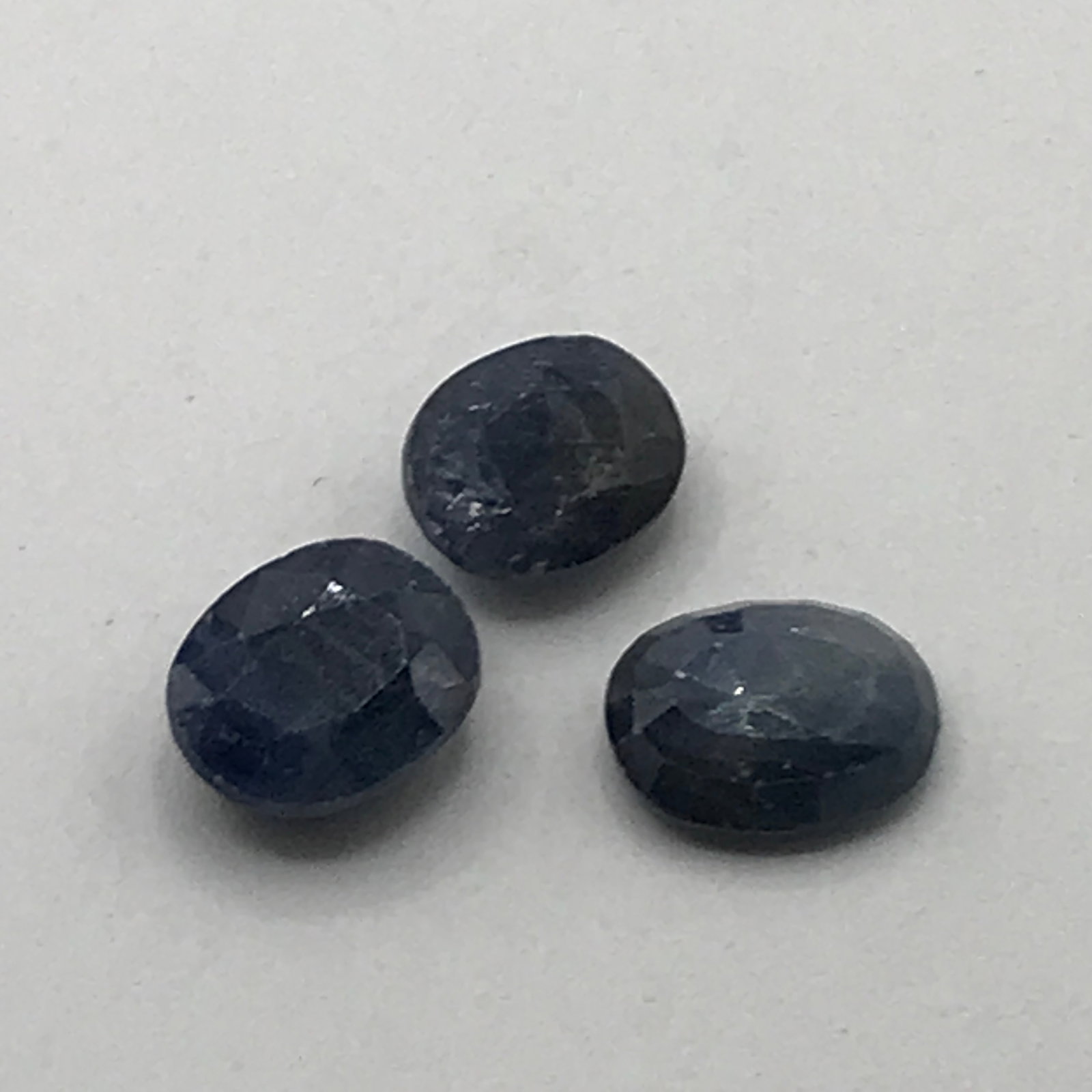 3 NATURAL UNTREATED MIDNIGHT BLUE SAPPHIRES 17.44CTS AA - JEWEL SCAN REPLACEMENT VALUE $19,184: Prices are in Canadian dollars