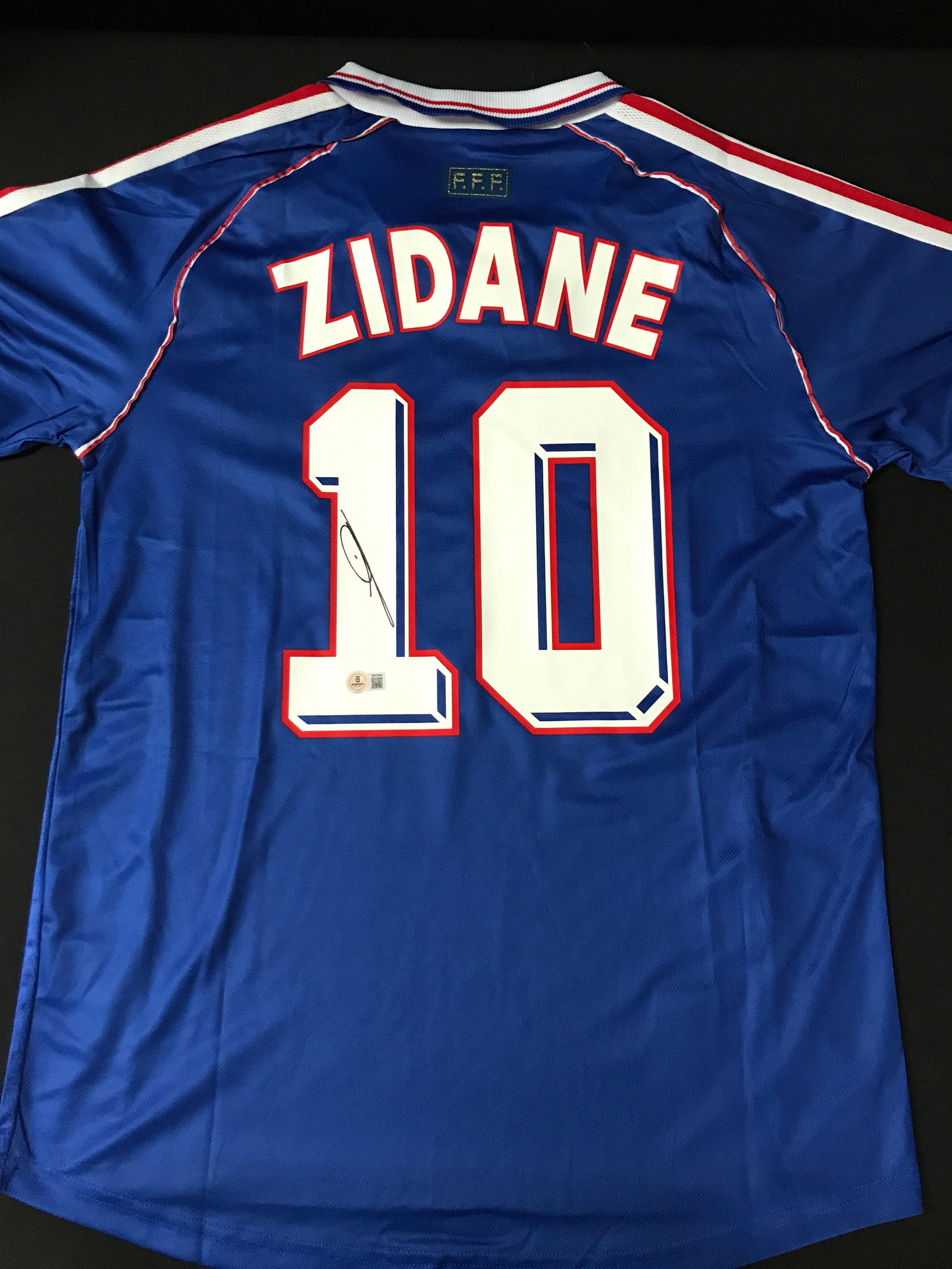 ZIDANE SIGNED FRANCE SOCCER JERSEY - BECKETT COA: Prices are in Canadian dollars