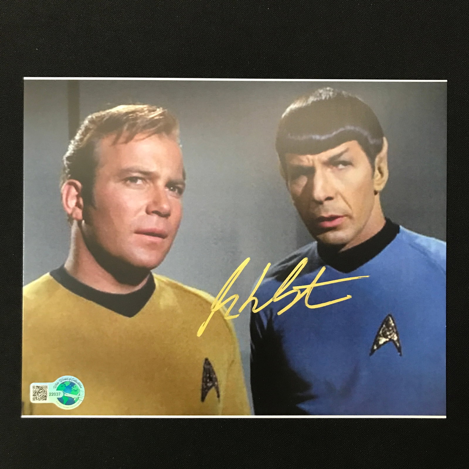 WILLIAM SHATNER SIGNED STAR TREK 8X10 - WWOC COA: Prices are in Canadian dollars