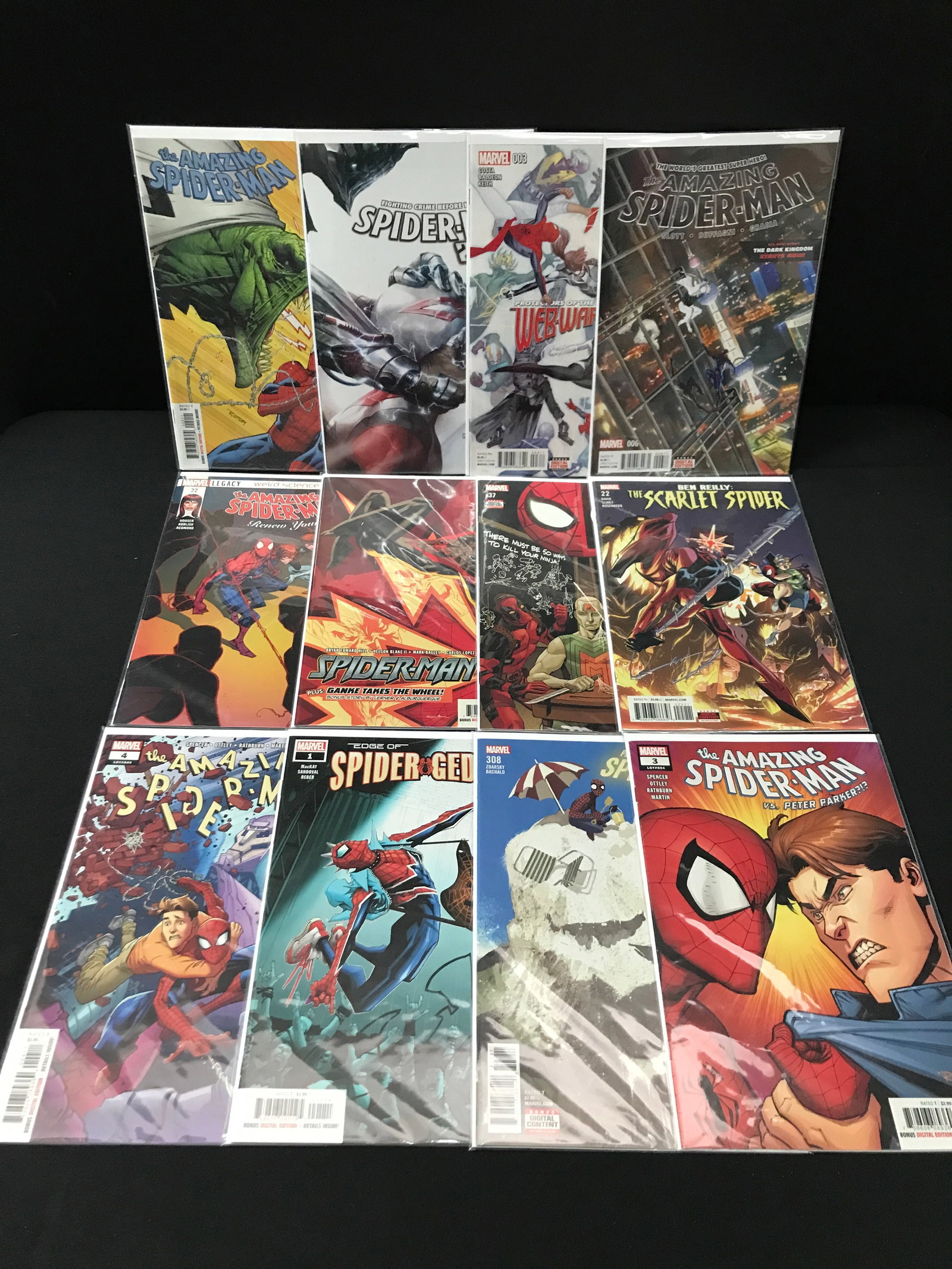 LOT OF 12 COMICS FEATURING SPIDERMAN - MARVEL COMICS (1 of 1)