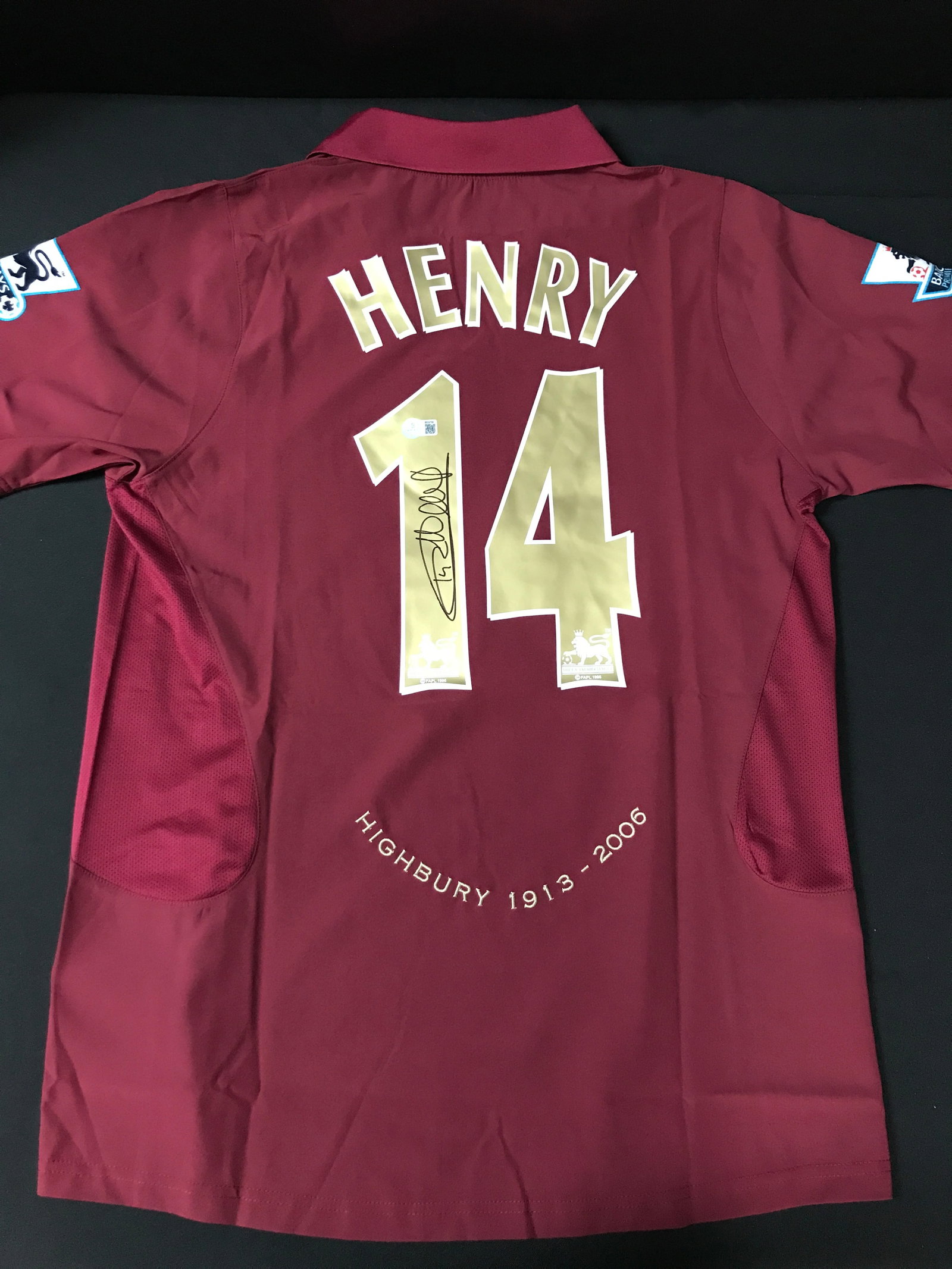THEIRY HENRY SIGNED ARSENAL SOCCER JERSEY - BECKETT COA (1 of 3)