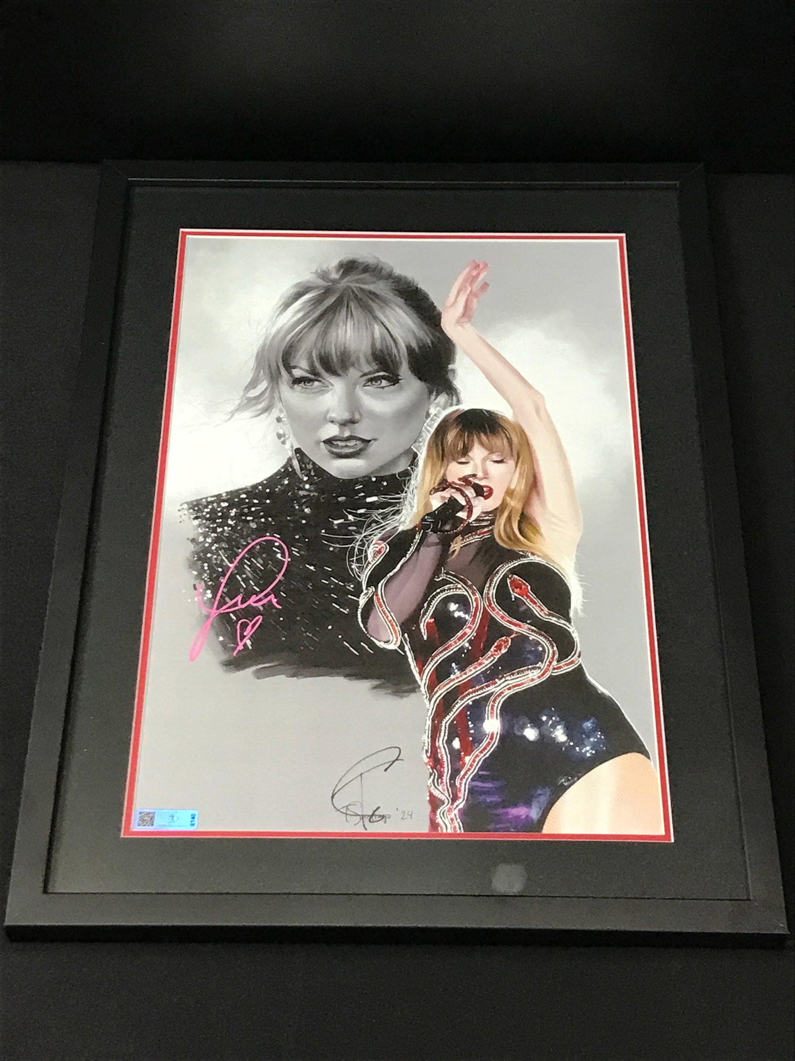 TAYLOR SWIFT SIGNED AND FRAMED 16X22 - CELEBRITY COA (1 of 2)