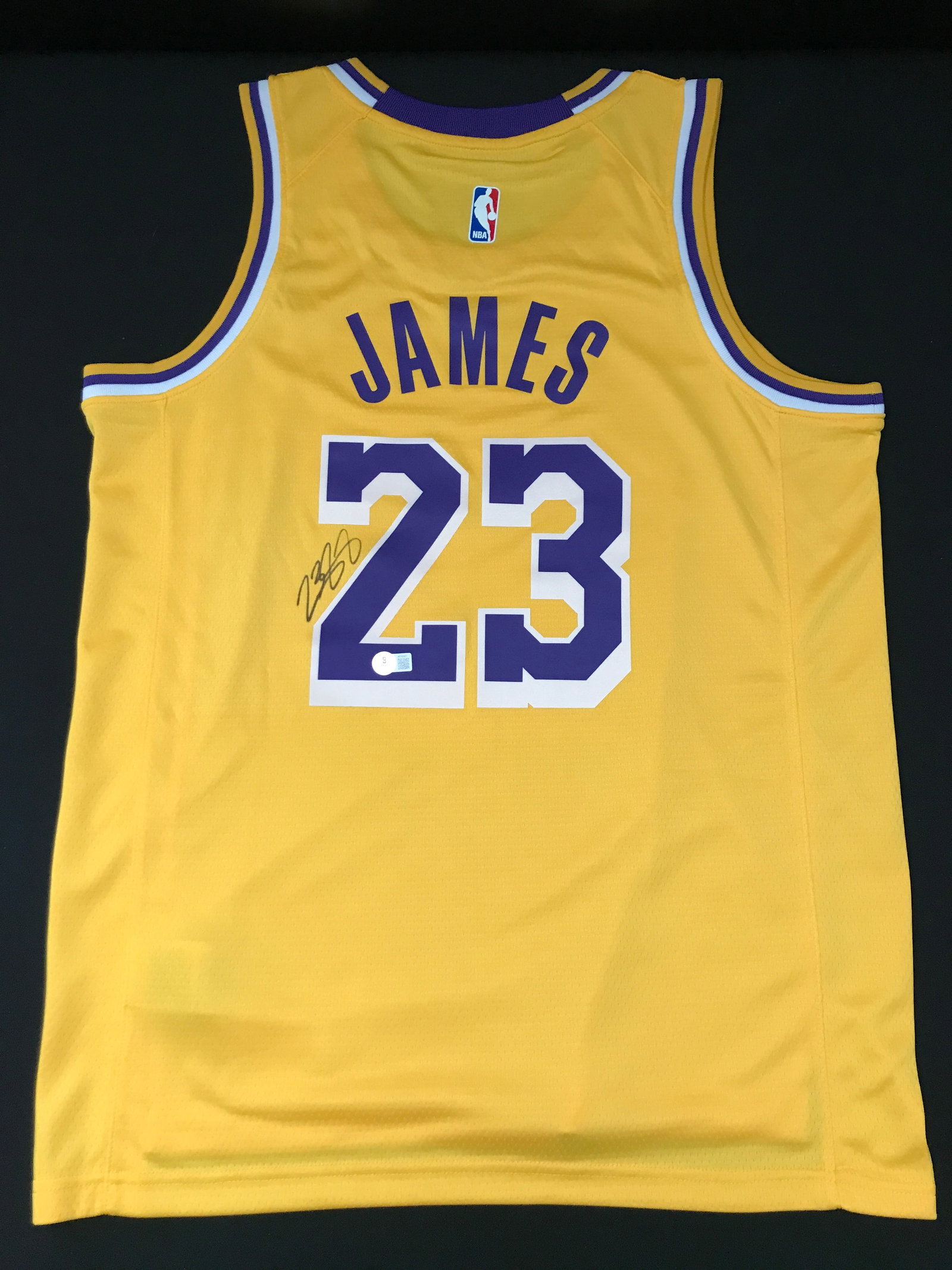 LEBRON JAMES SIGNED LOS ANGELES LAKERS JERSEY - BECKETT COA (1 of 3)