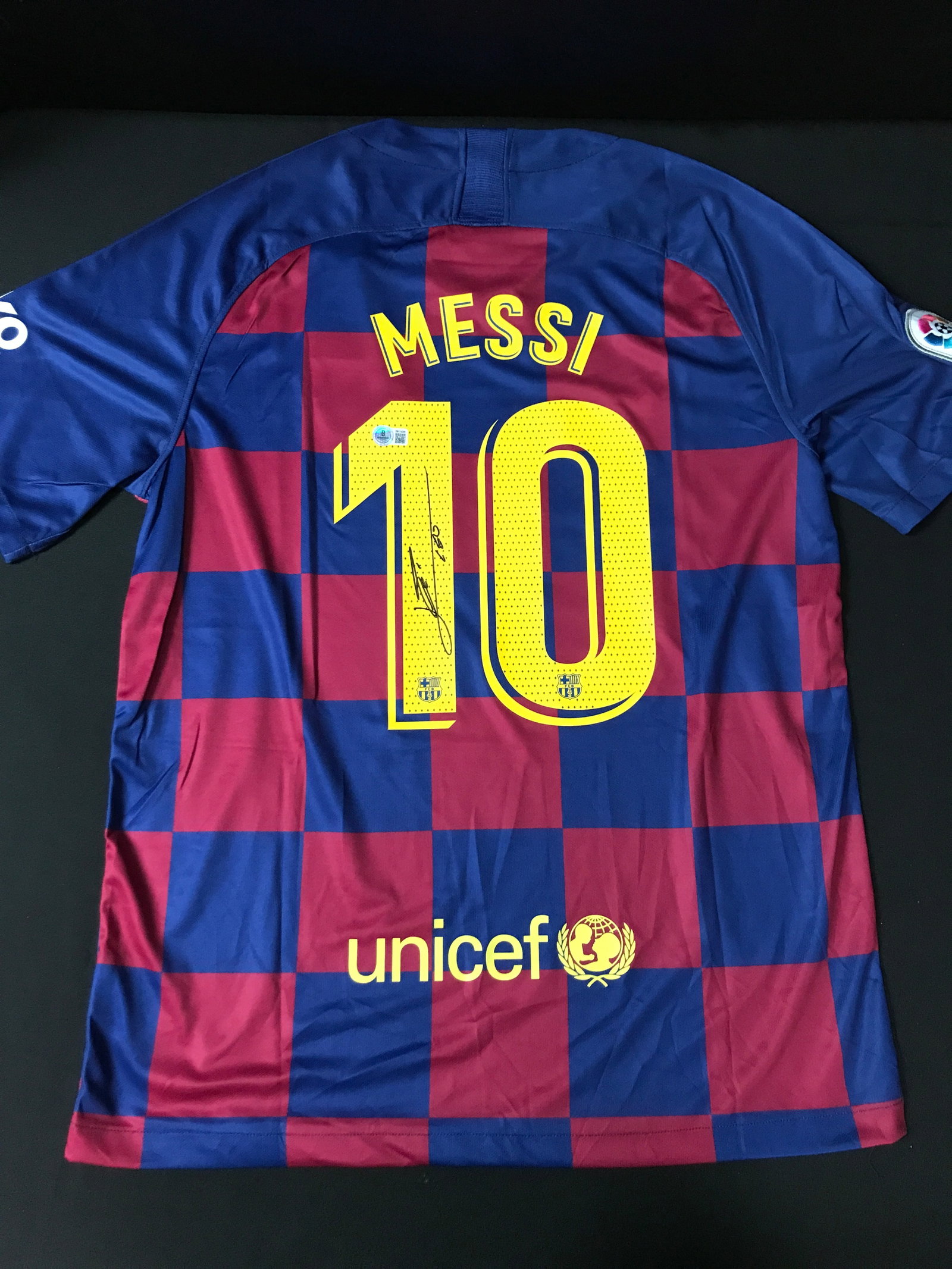 LIONEL MESSI SIGNED FC BARCELONA SOCCER JERSEY - BECKETT COA: Prices are in Canadian dollars