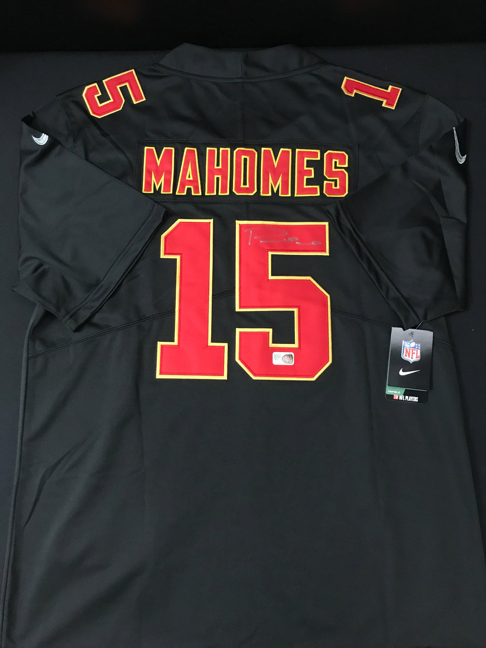PATRICK MAHOMES SIGNED KANSAS CITY CHIEFS CUSTOM JERSEY - ELITE COA: Prices are in Canadian dollars