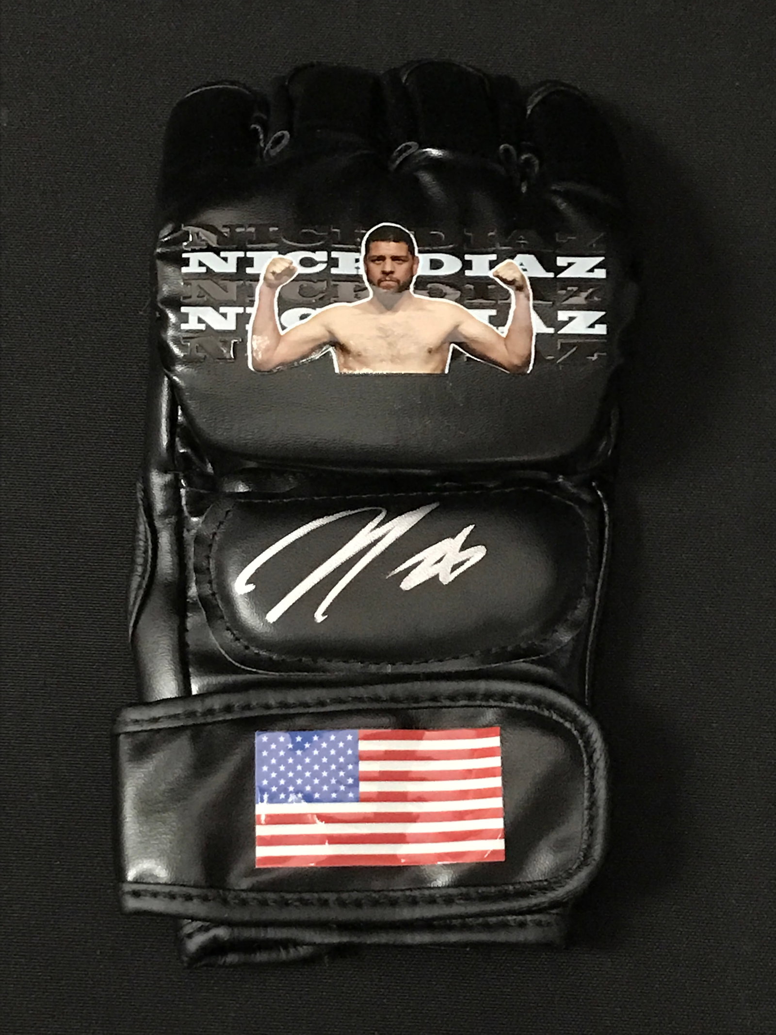 NICK DIAZ SIGNEDF UFC FIGHT GLOVE - BECKETT COA (1 of 2)