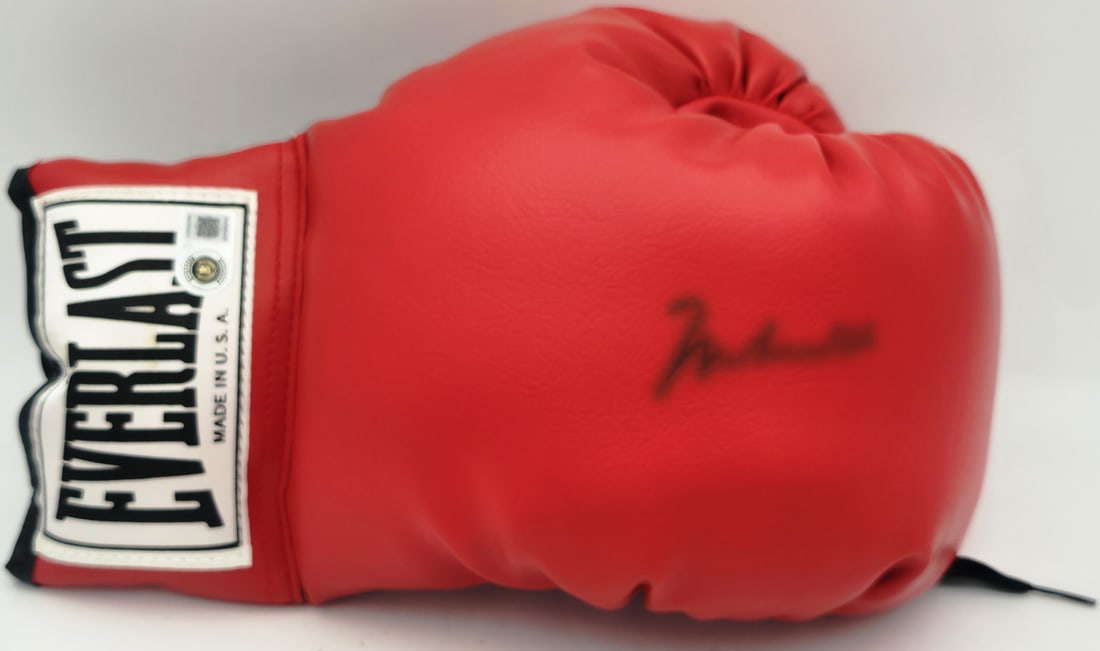 MUHAMMAD ALI SIGNED RED EVERLAST BOXING GLOVE - BECKETT COA (1 of 4)